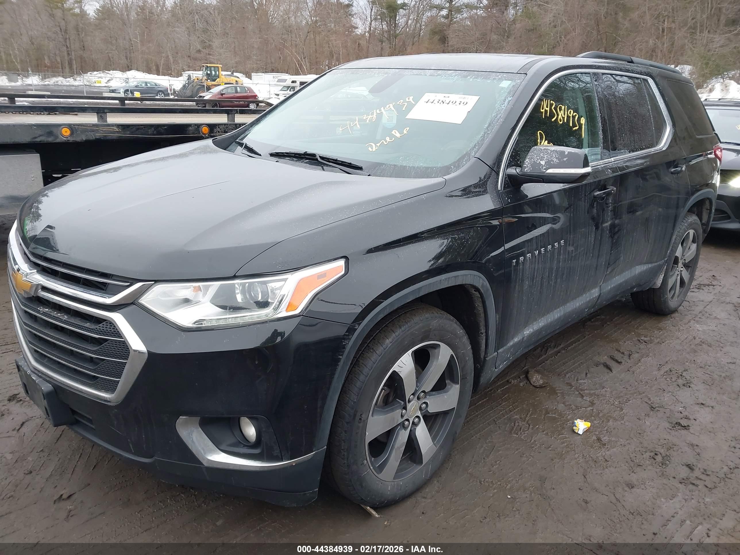 CHEVROLET TRAVERSE image 2