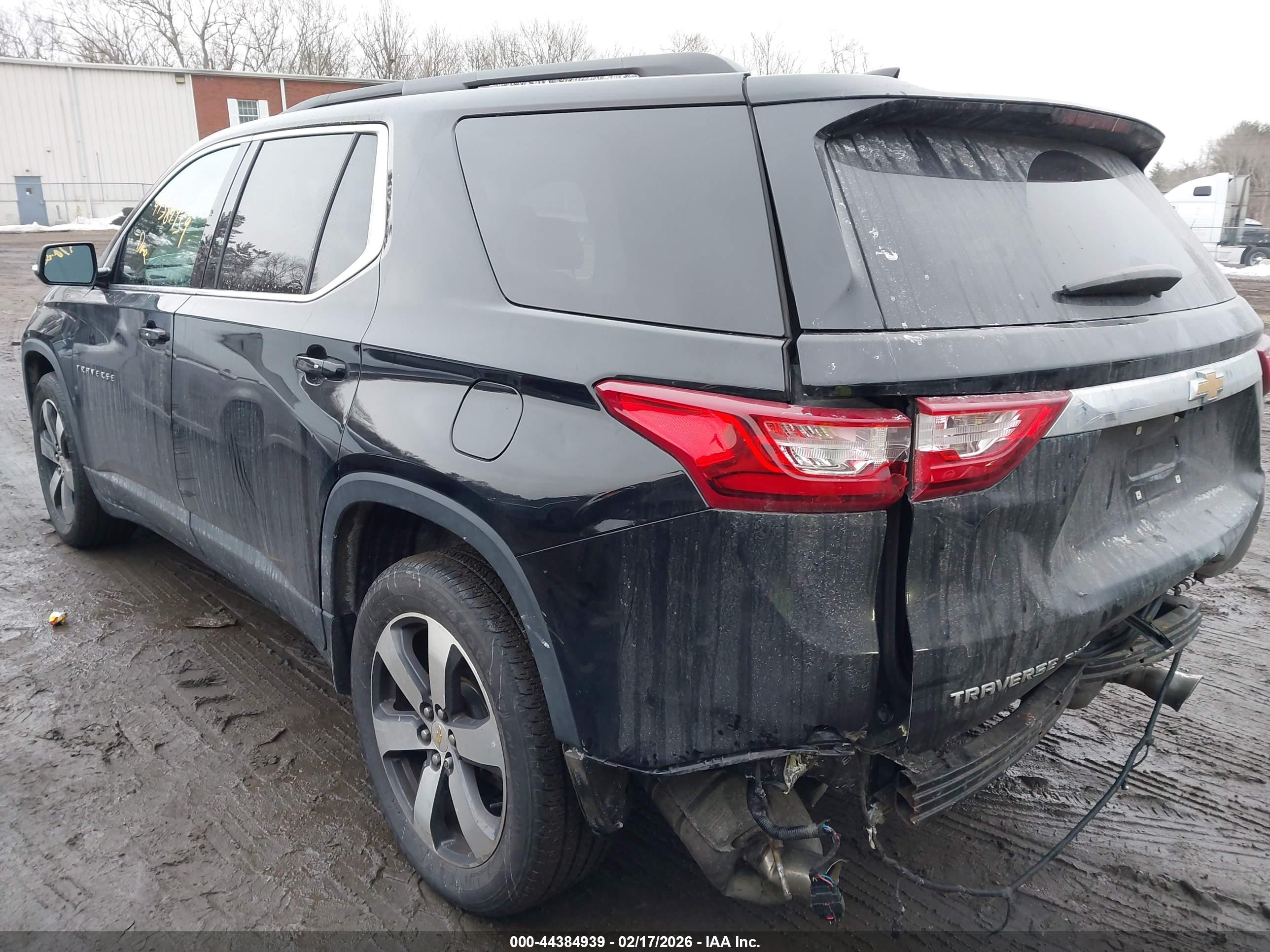 CHEVROLET TRAVERSE image 3