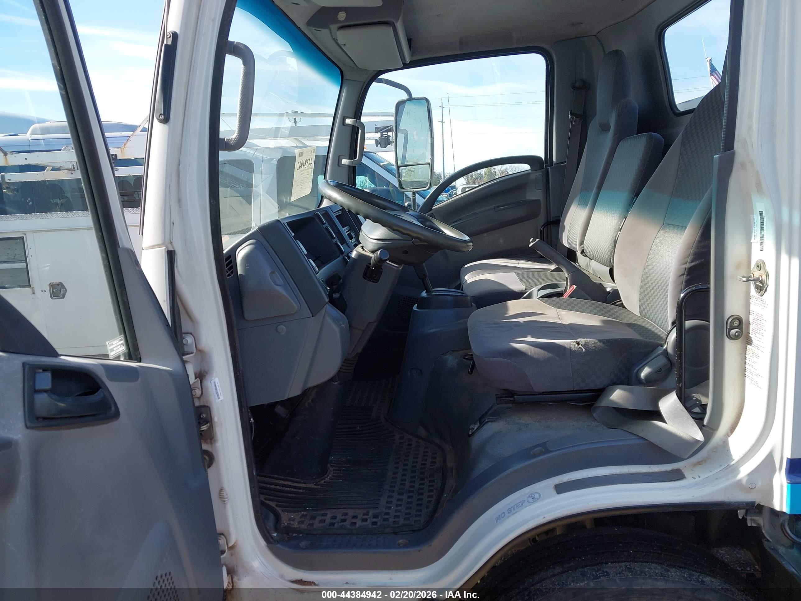 ISUZU NPR image 8