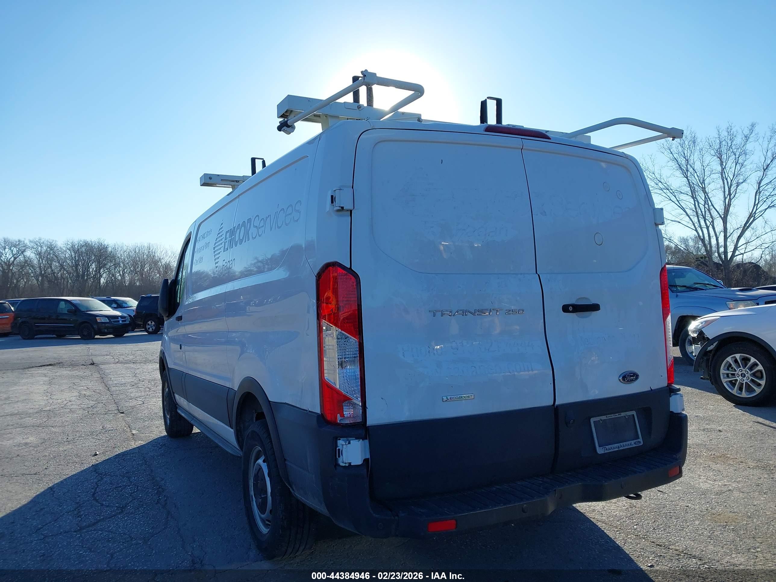 FORD TRANSIT-250 image 3