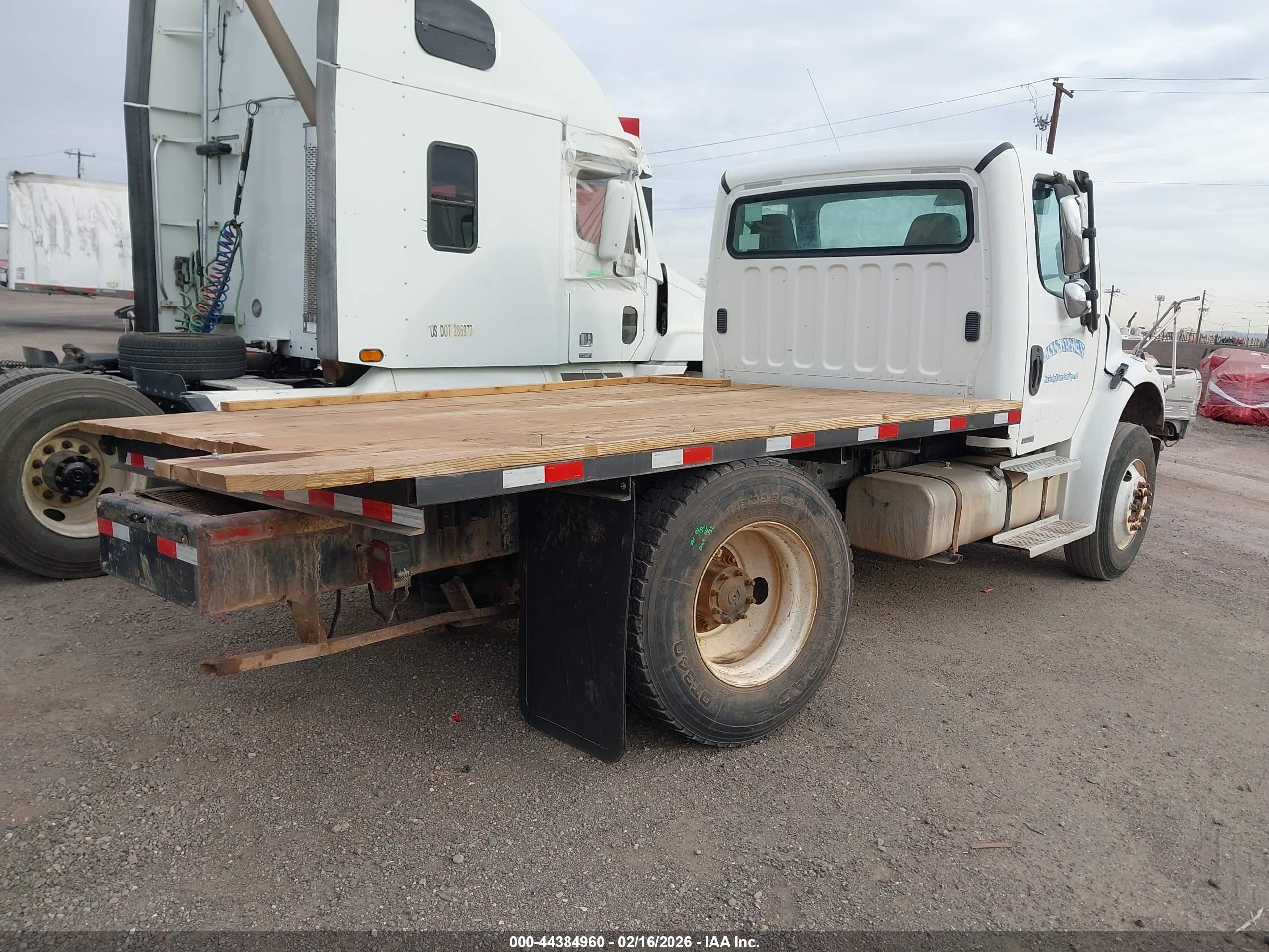 FREIGHTLINER M2 image 4