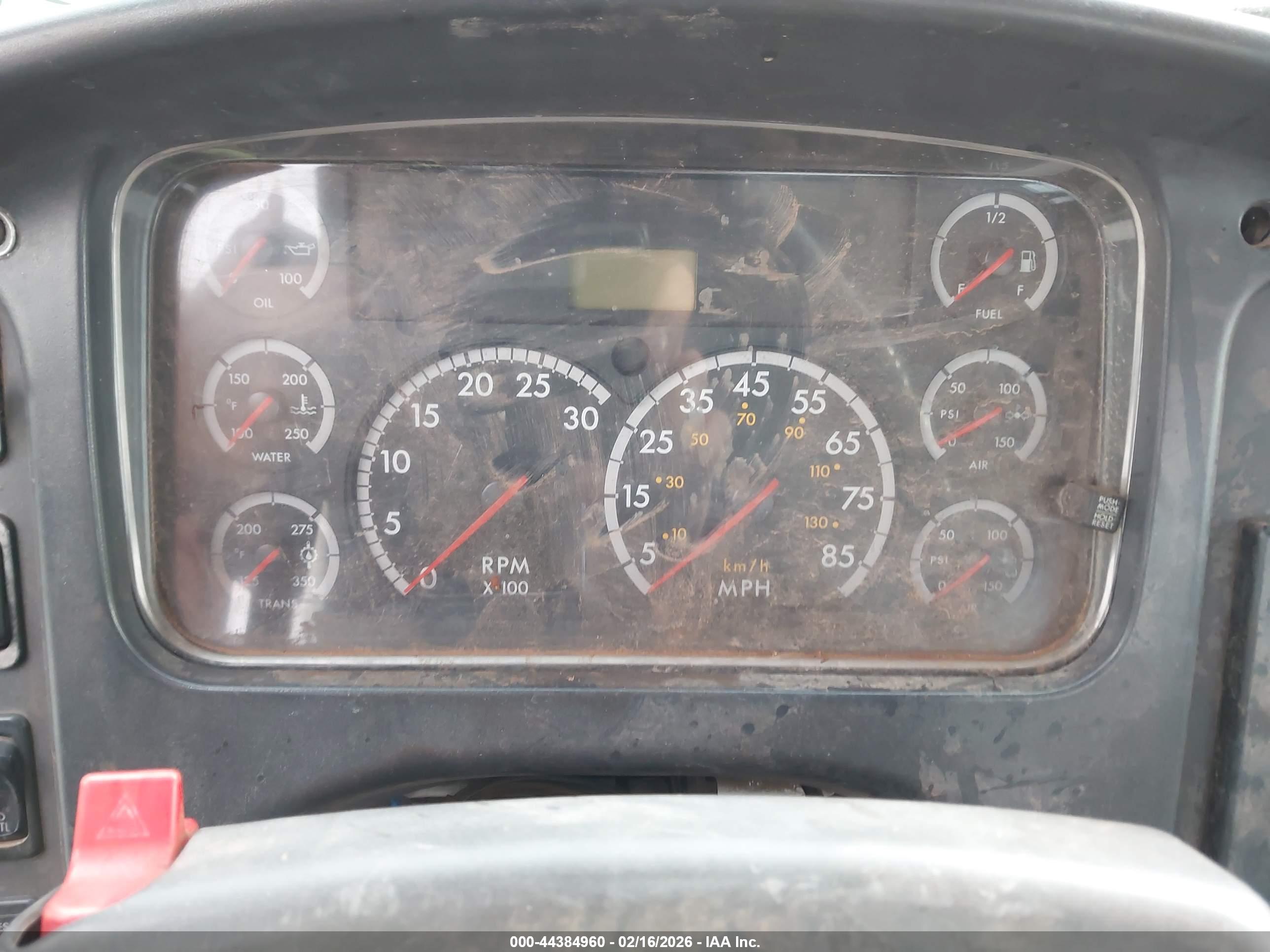 FREIGHTLINER M2 image 6