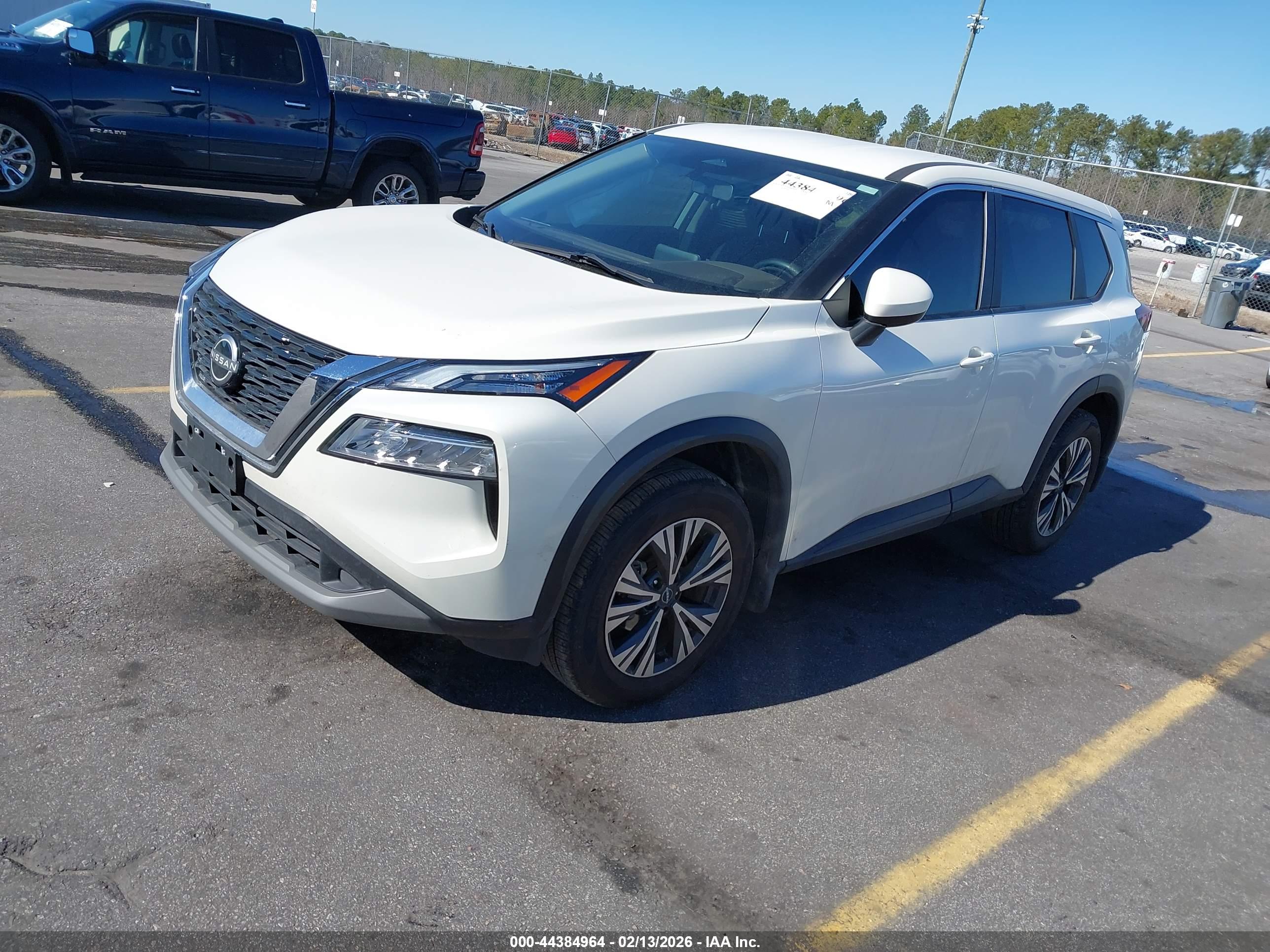 NISSAN ROGUE image 2