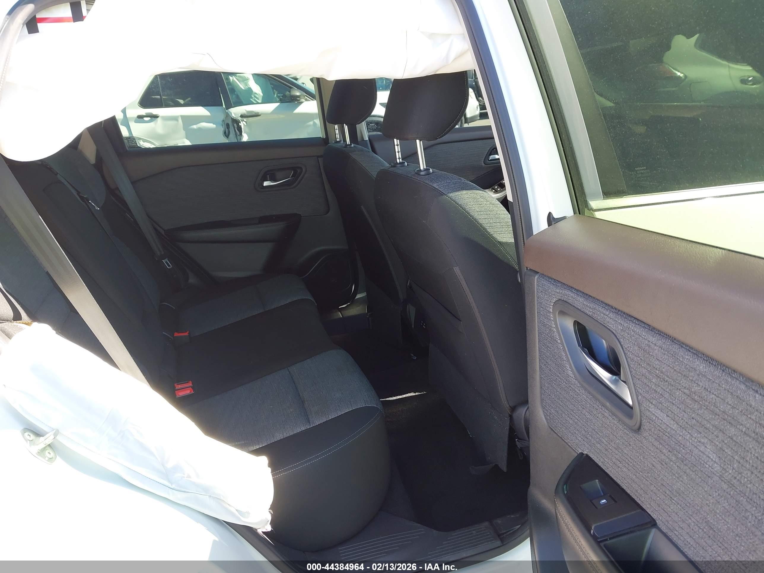 NISSAN ROGUE image 8