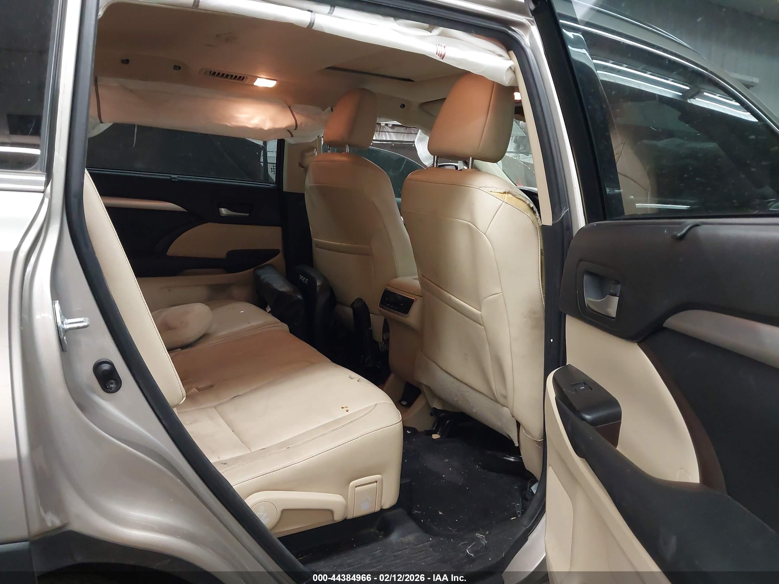 TOYOTA HIGHLANDER image 8