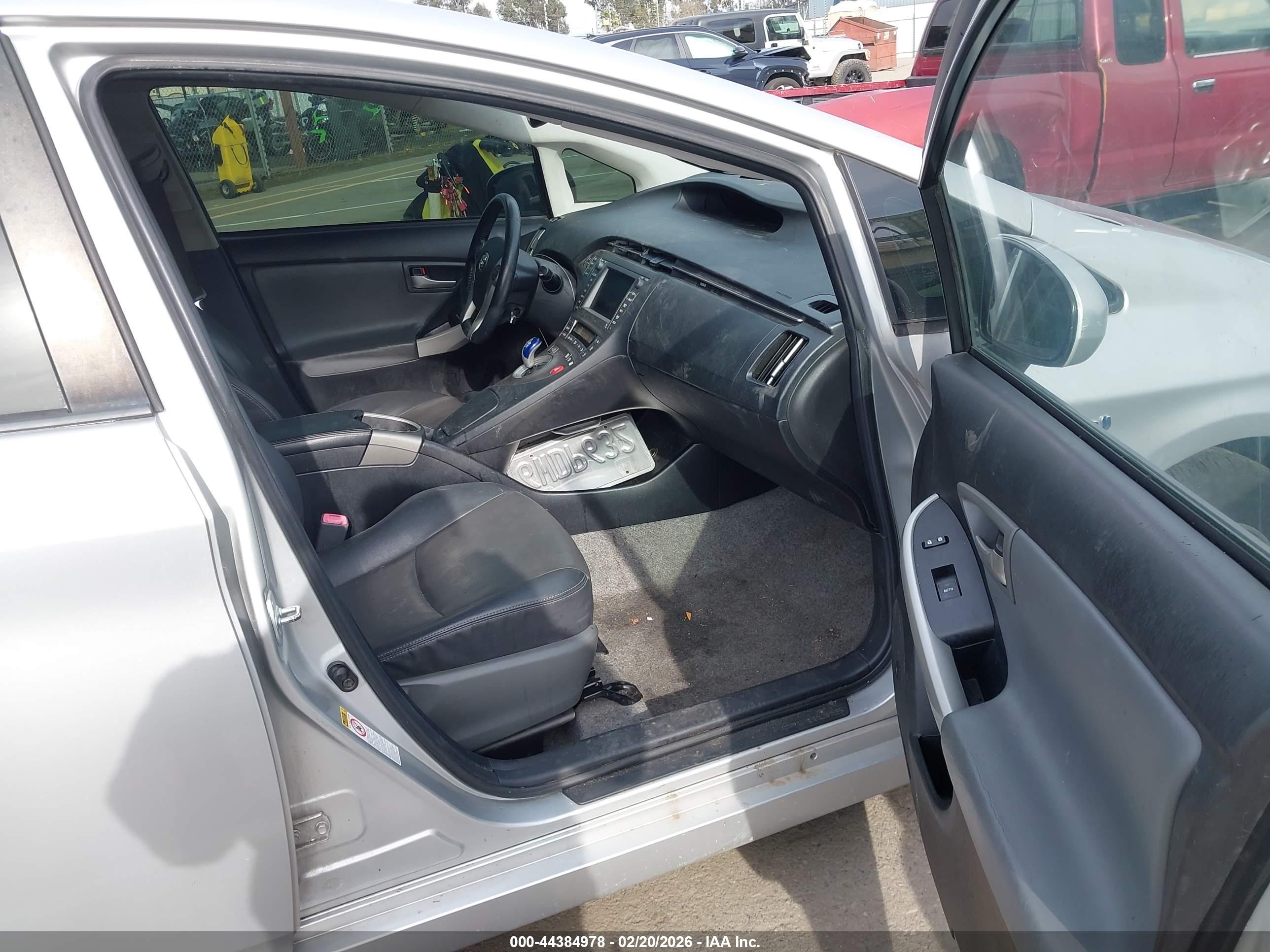 TOYOTA PRIUS image 5