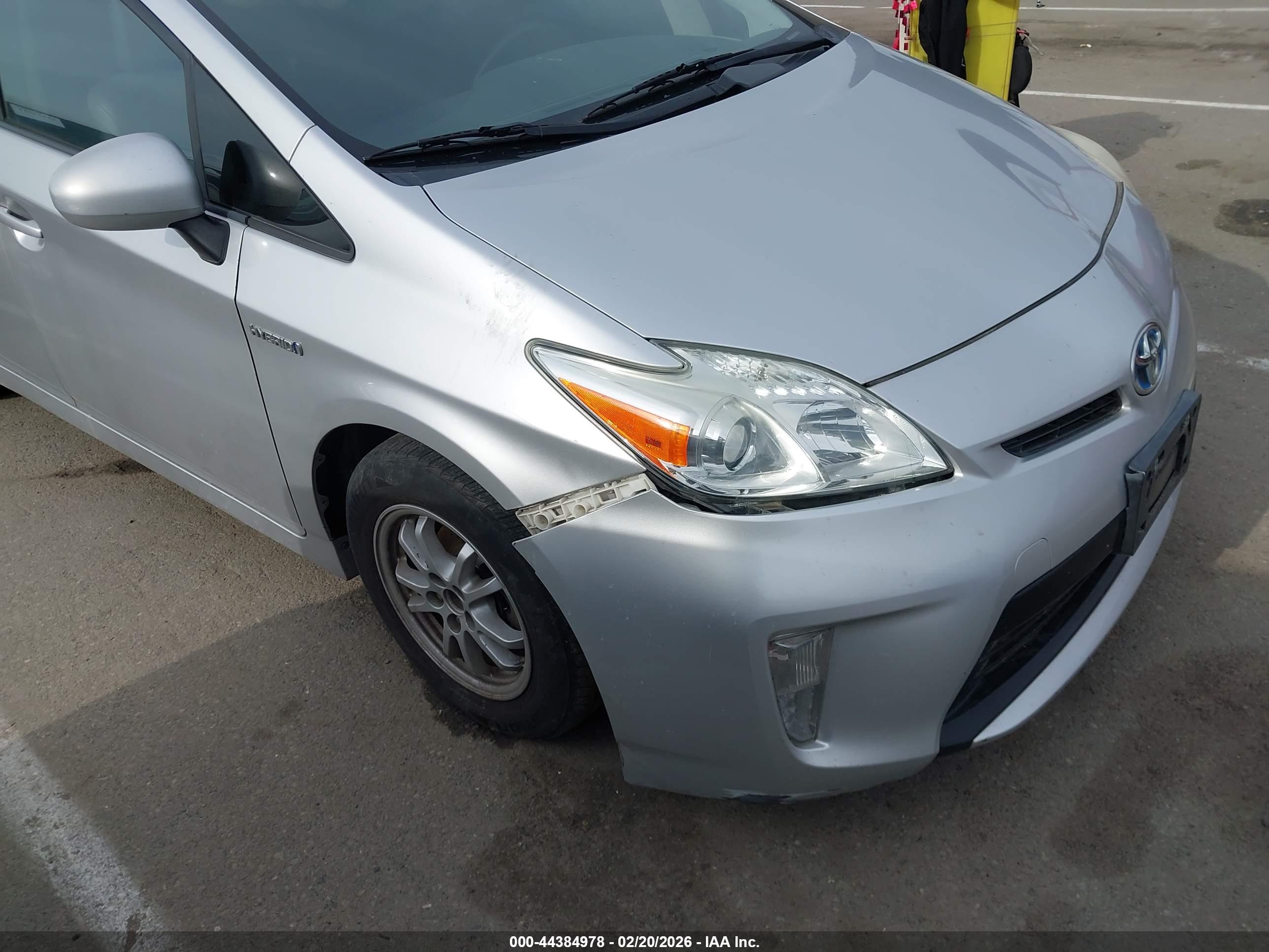 TOYOTA PRIUS image 6