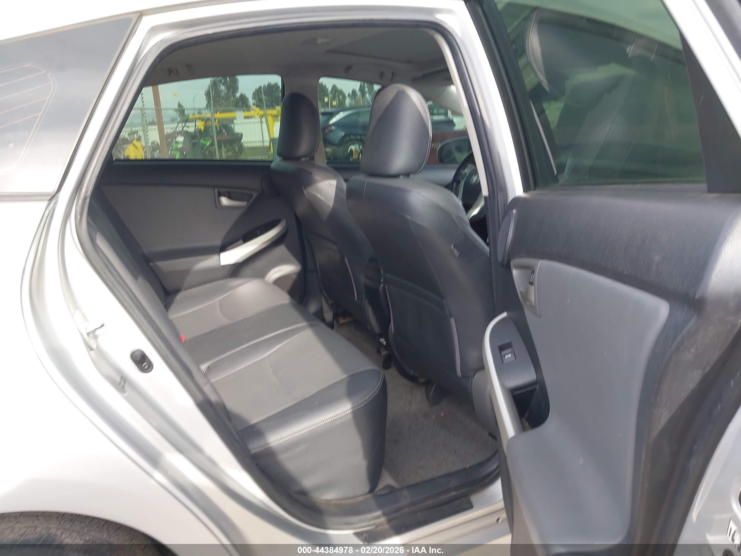TOYOTA PRIUS image 8