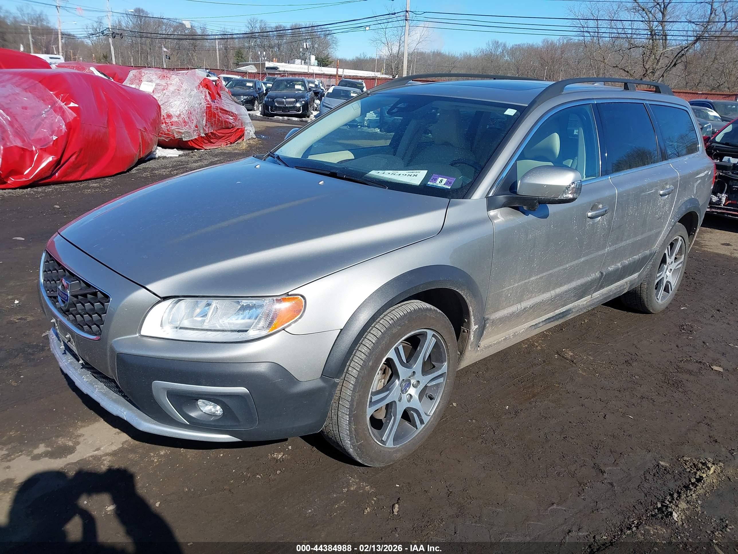VOLVO XC70 image 2