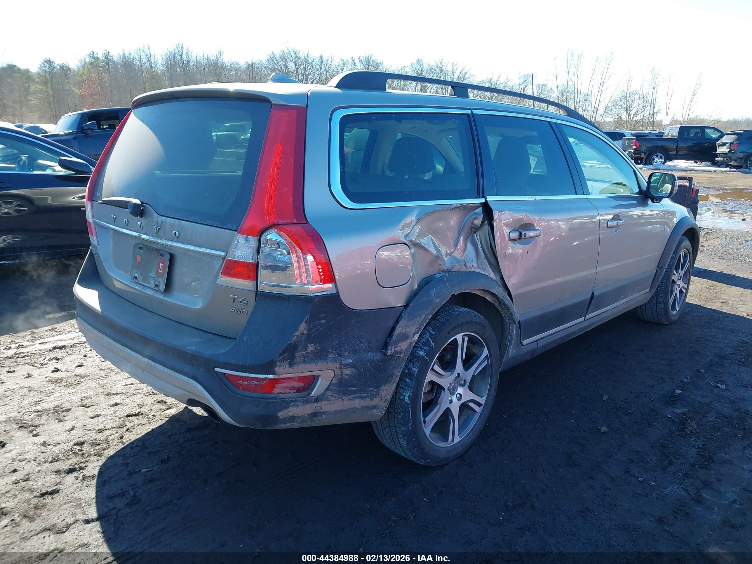 VOLVO XC70 image 6