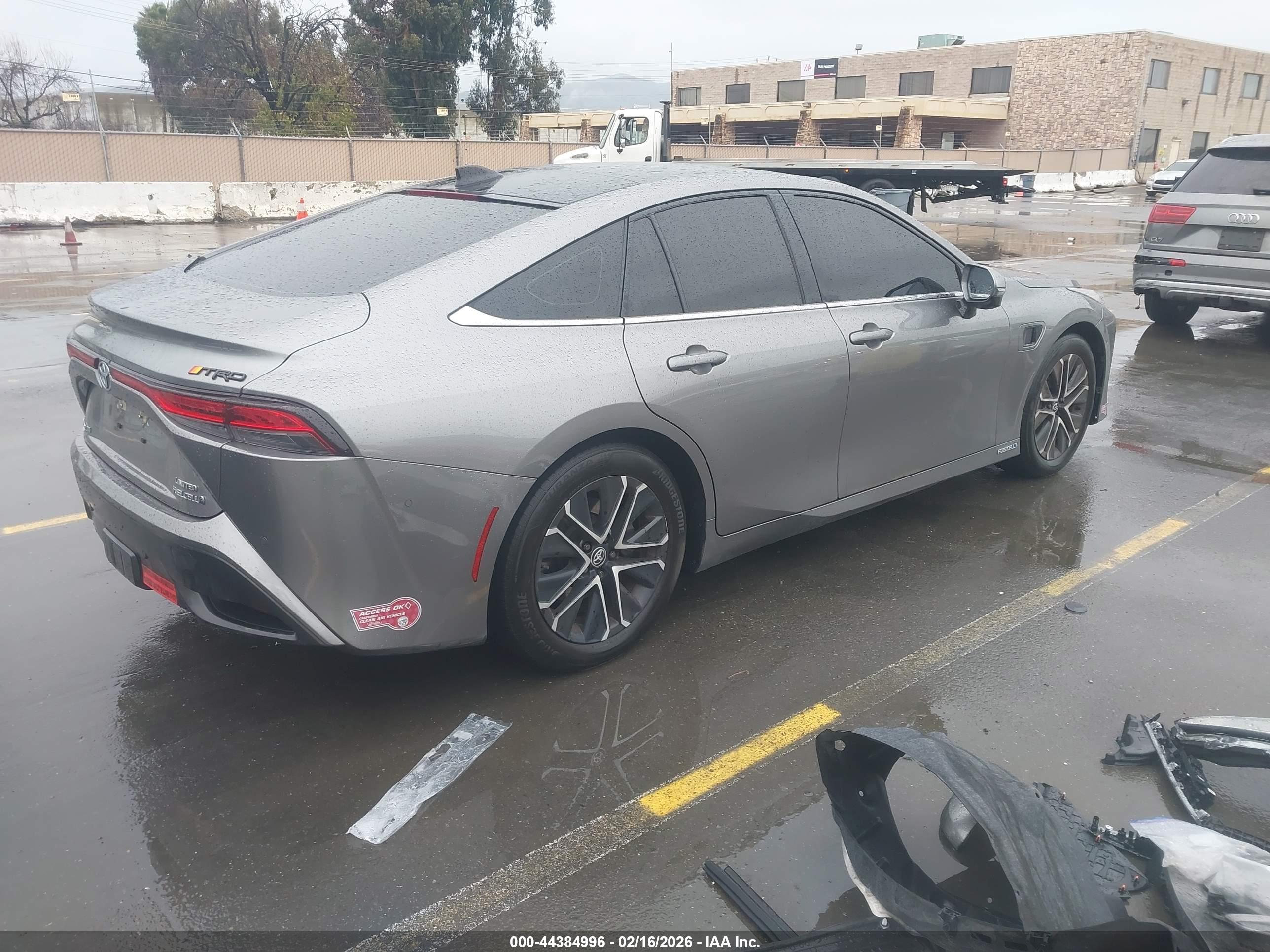 TOYOTA MIRAI image 4