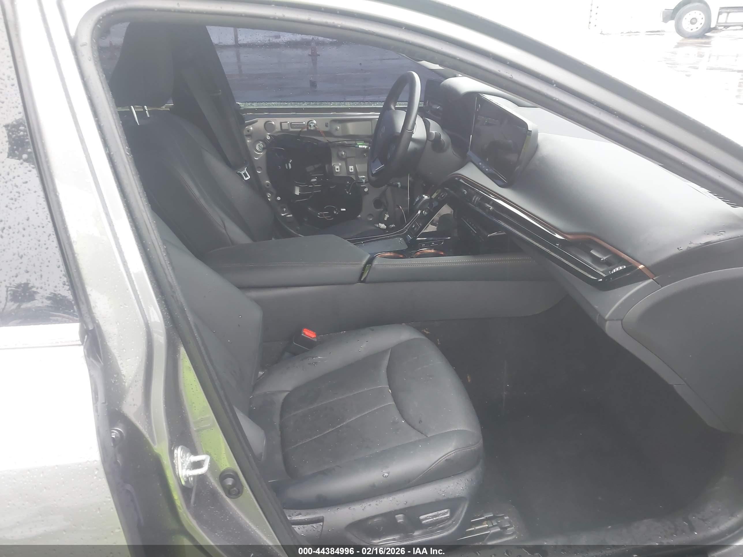 TOYOTA MIRAI image 5