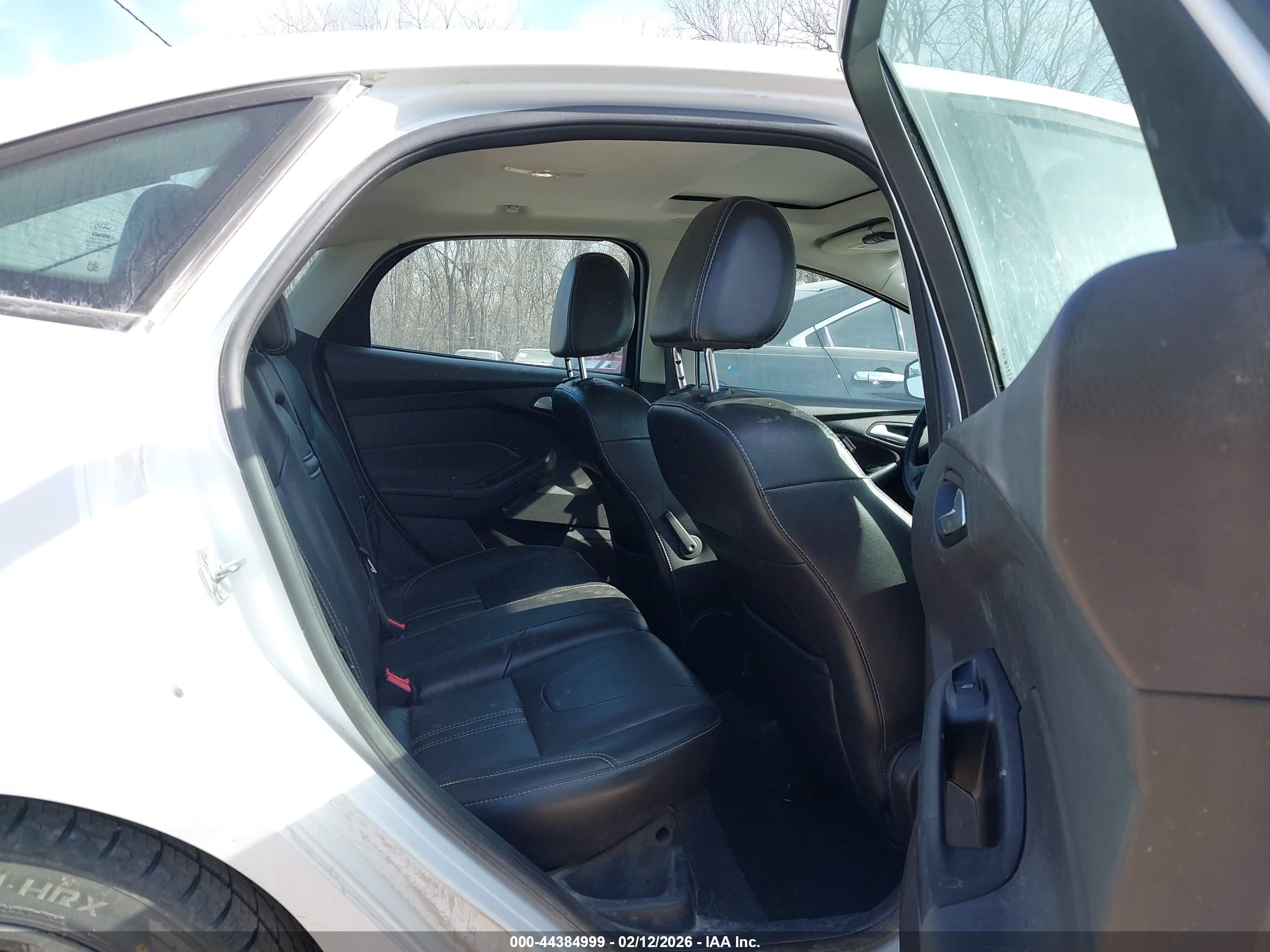 FORD FOCUS image 8