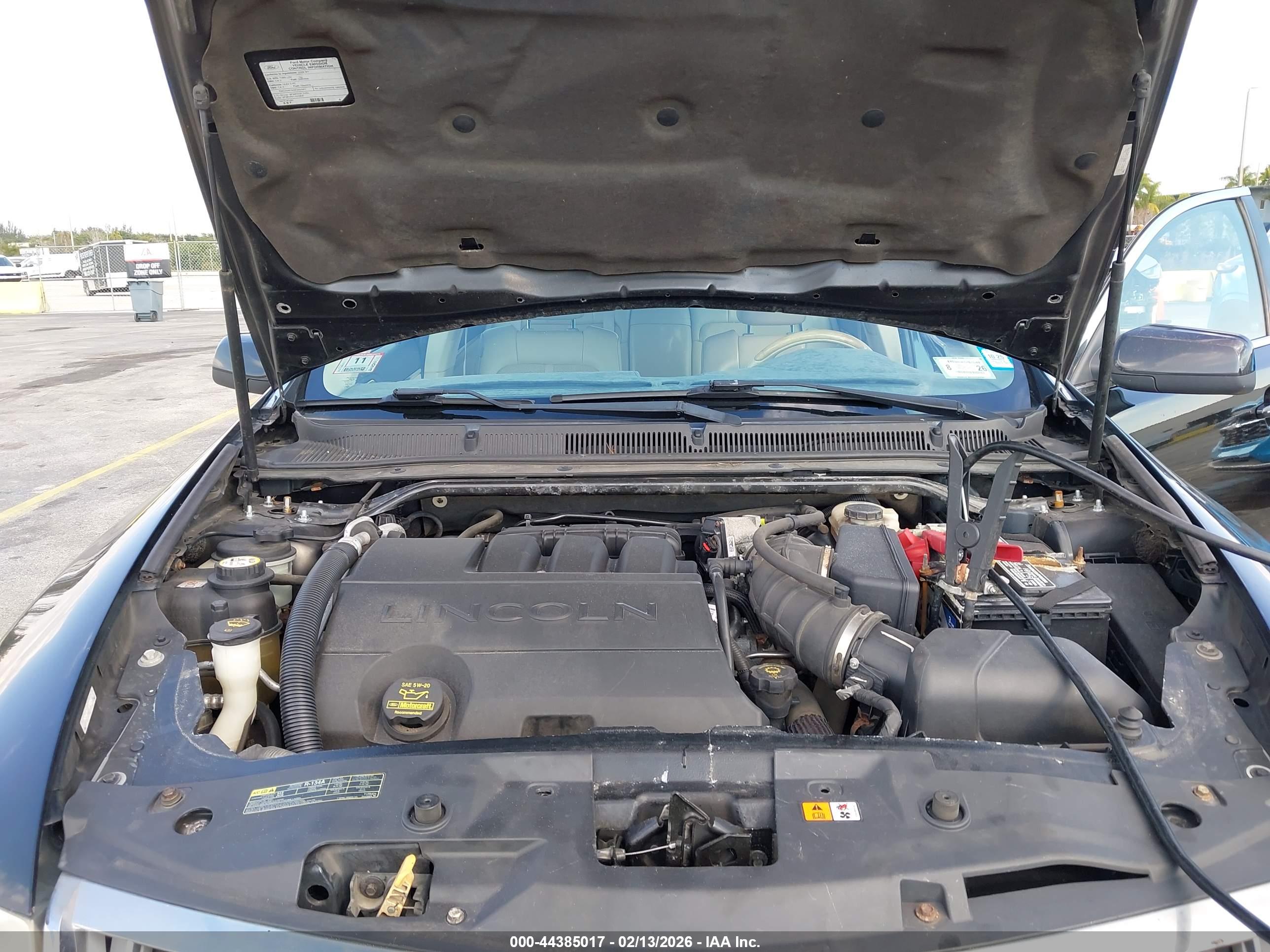 LINCOLN MKS image 10