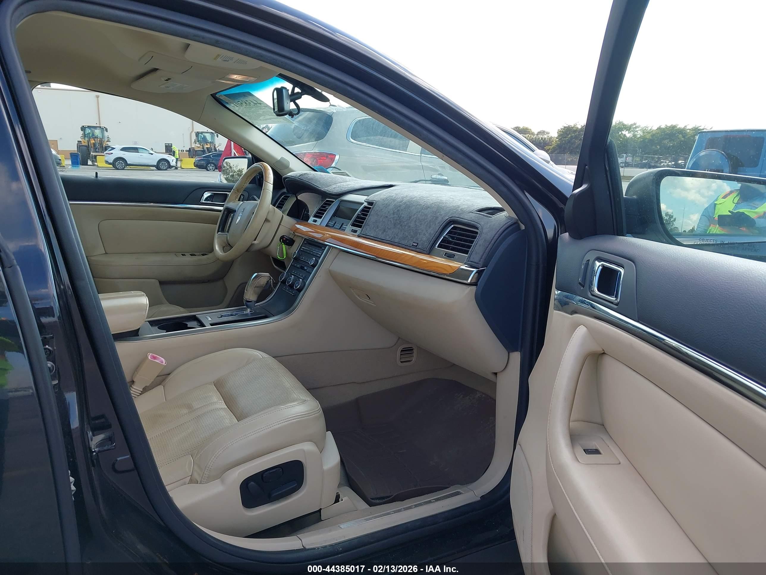 LINCOLN MKS image 5