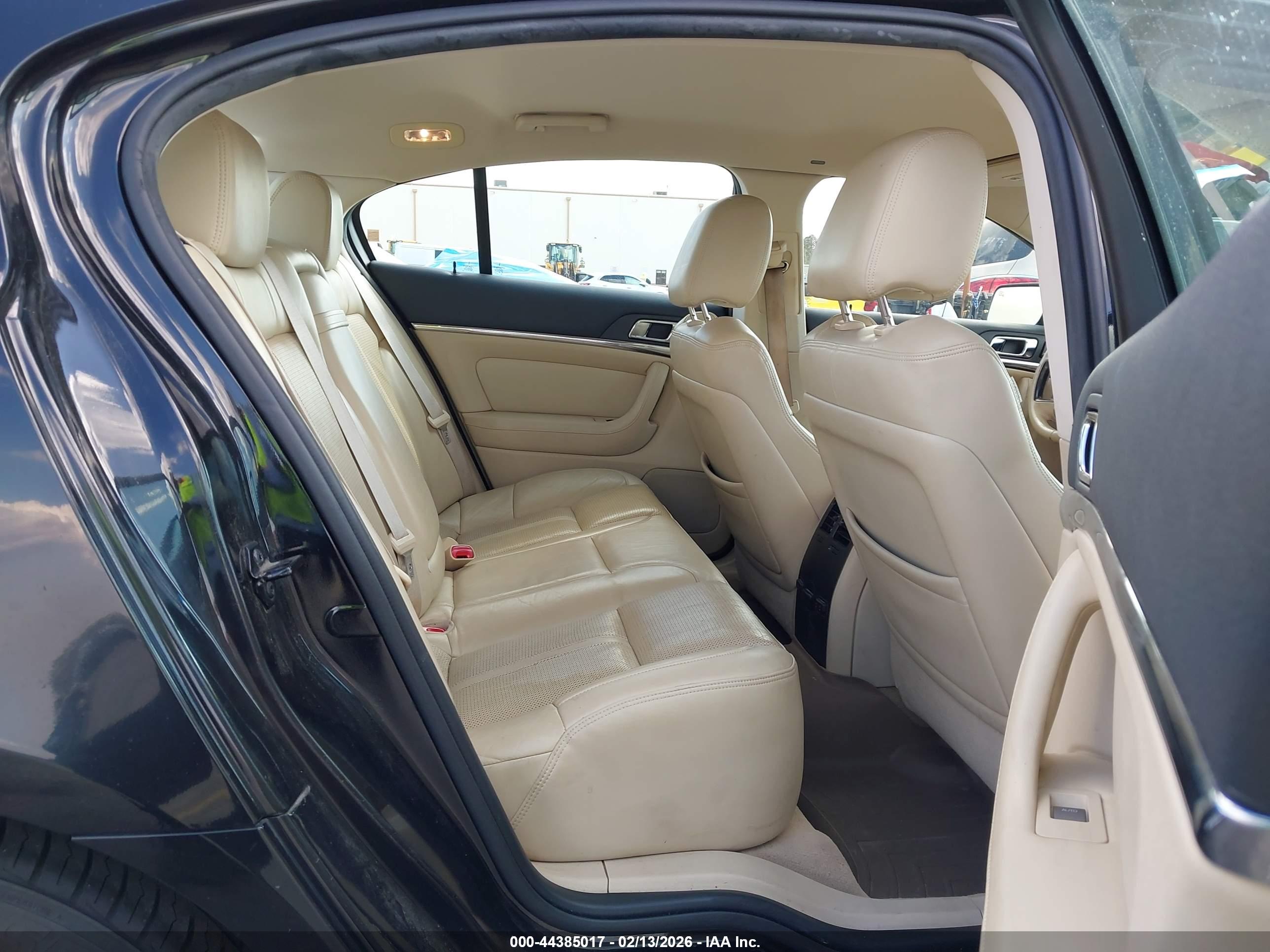 LINCOLN MKS image 8