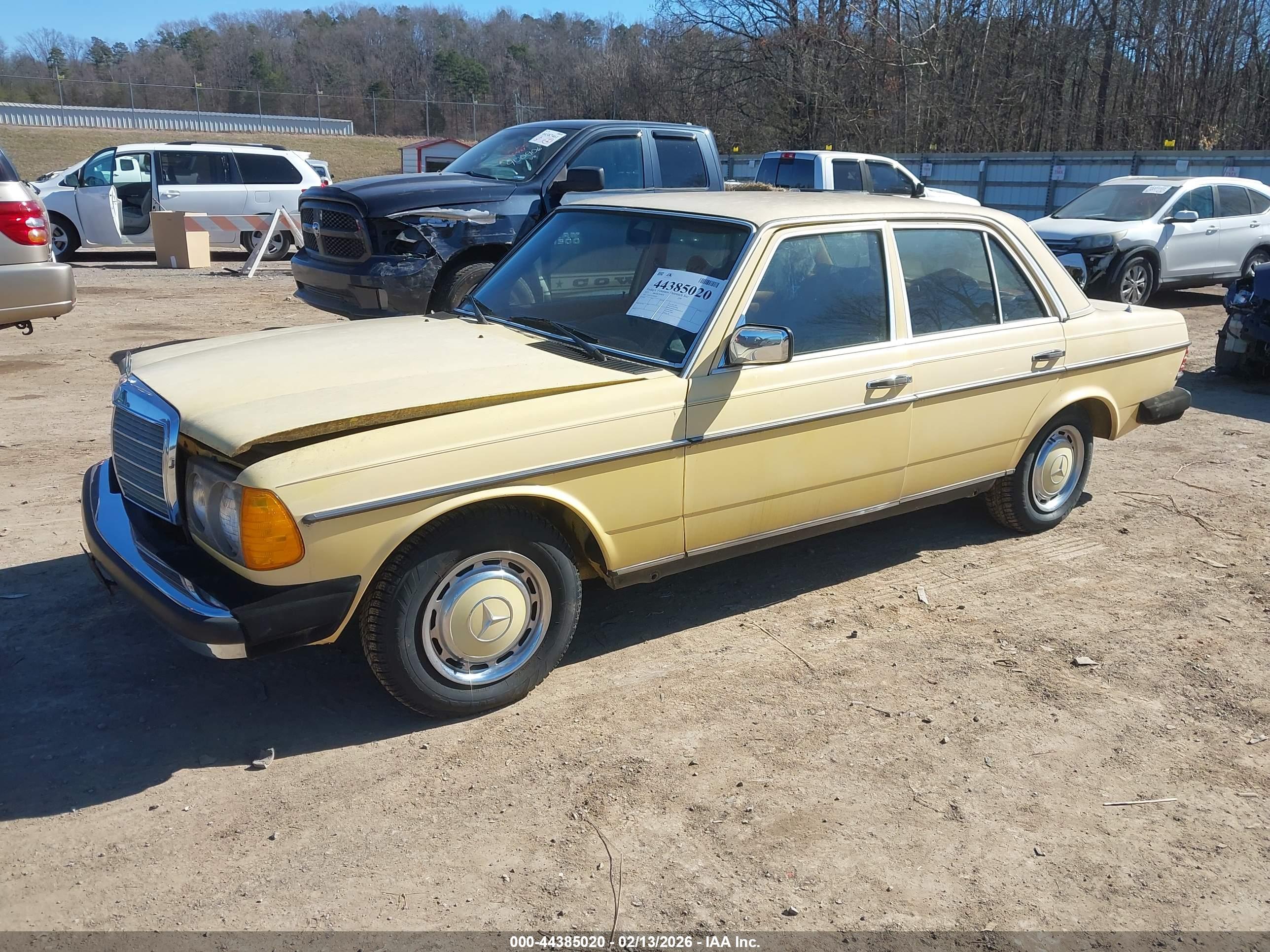 MERCEDES 230 image 2