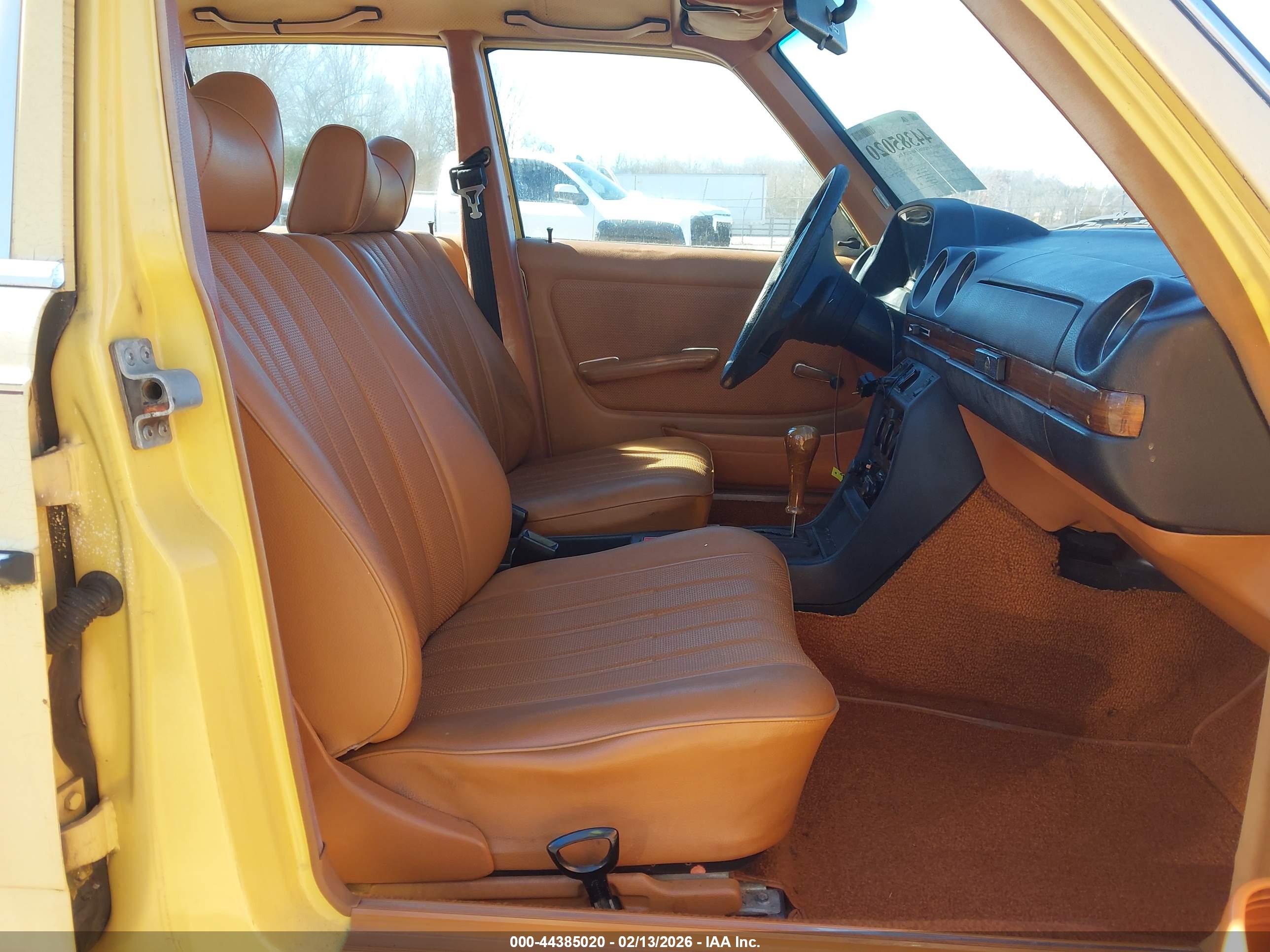 MERCEDES 230 image 5