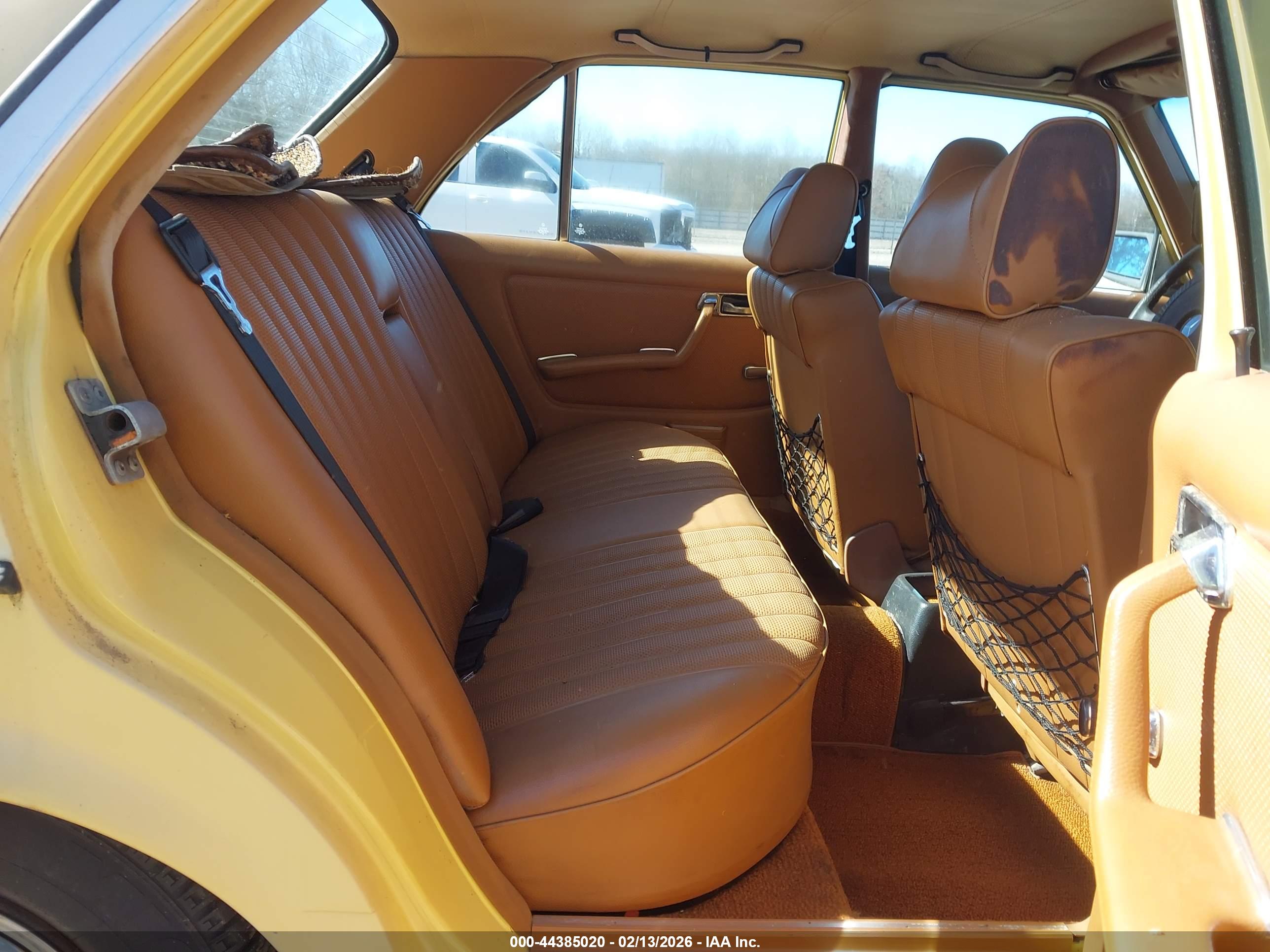 MERCEDES 230 image 8