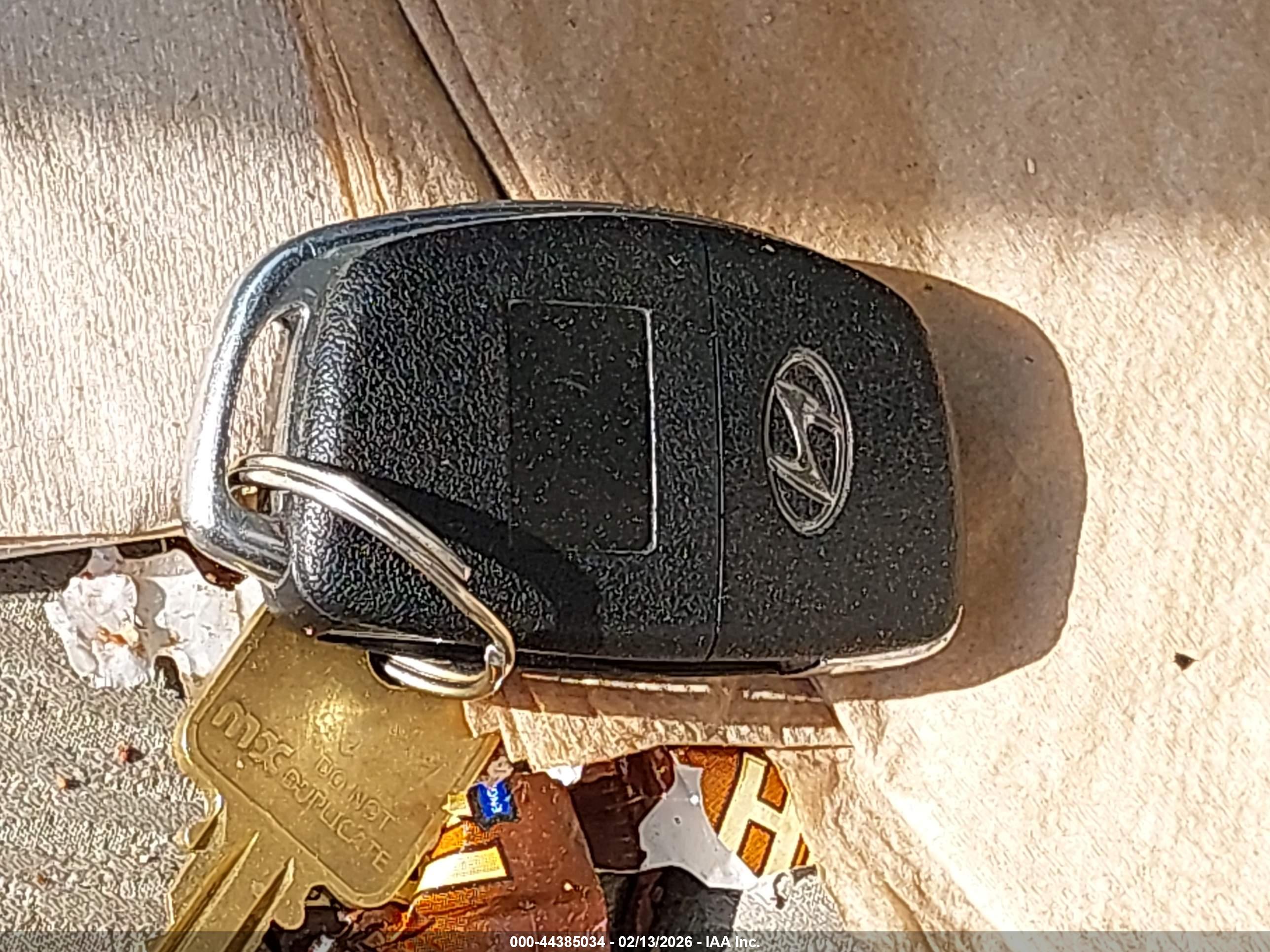 HYUNDAI SANTA image 11