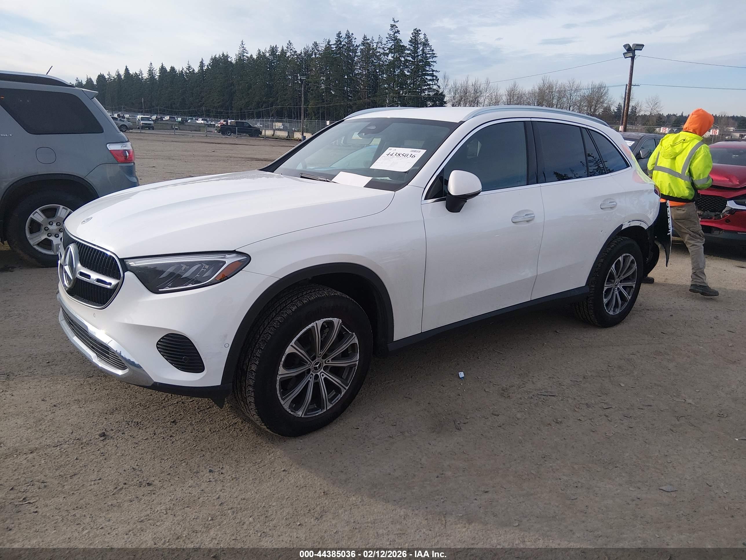 MERCEDES-BENZ GLC image 2