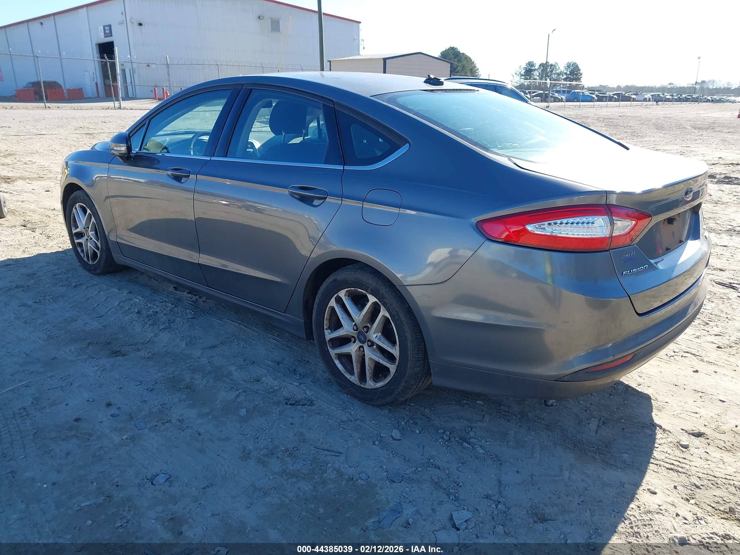 FORD FUSION image 3
