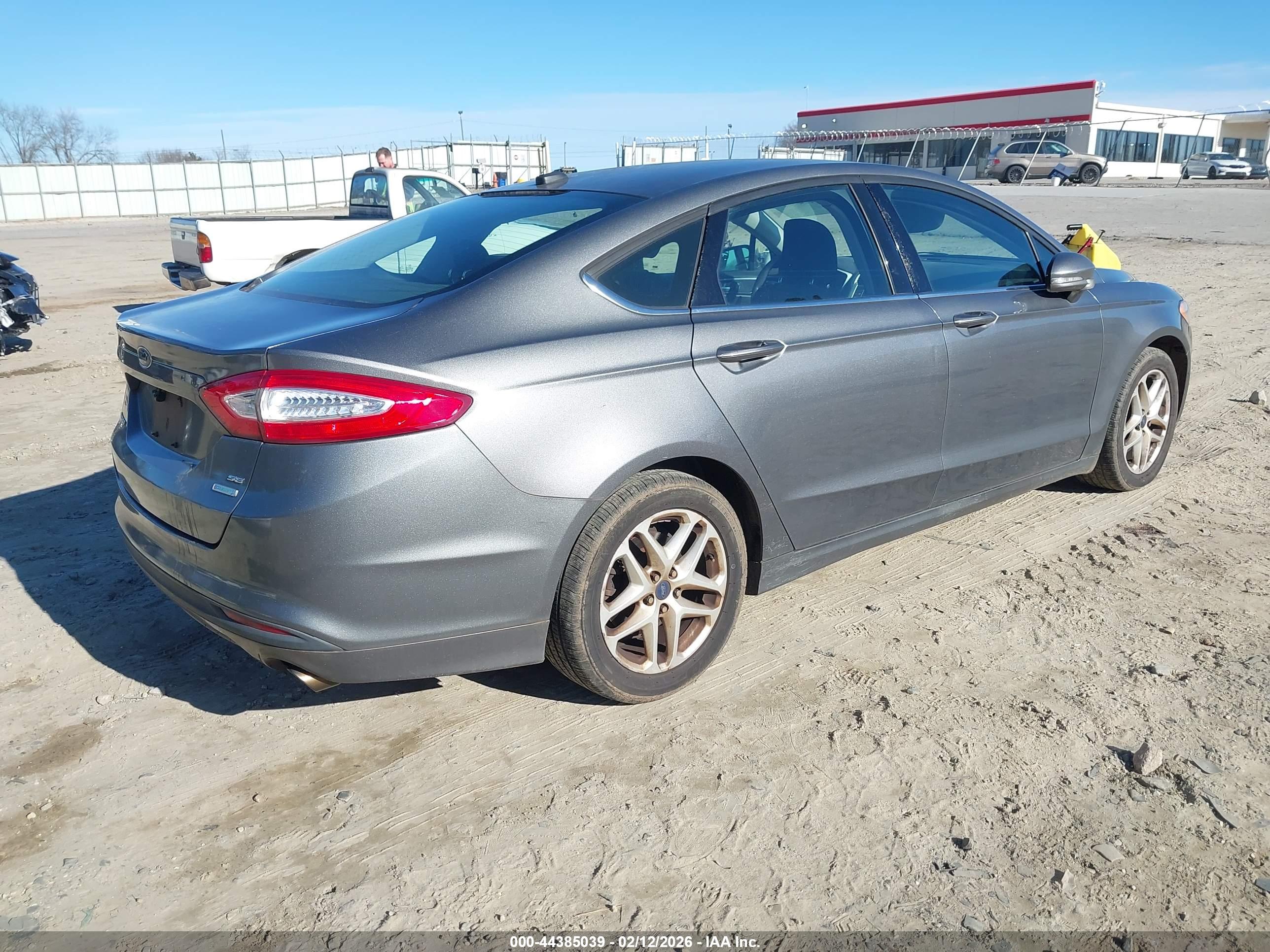 FORD FUSION image 4