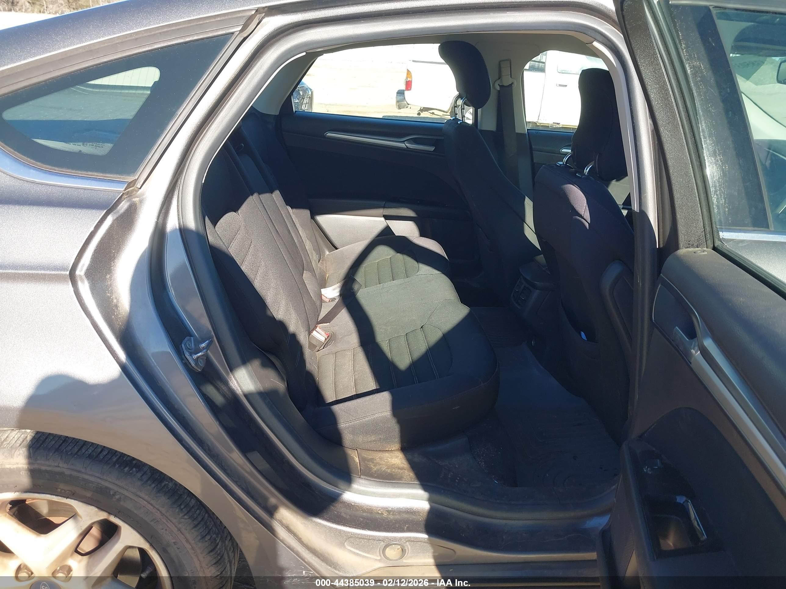 FORD FUSION image 8
