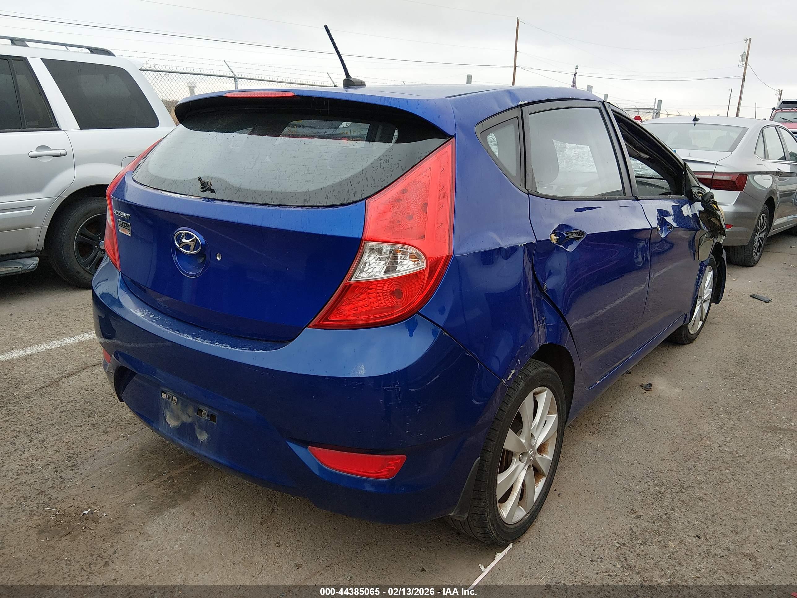 HYUNDAI ACCENT image 4