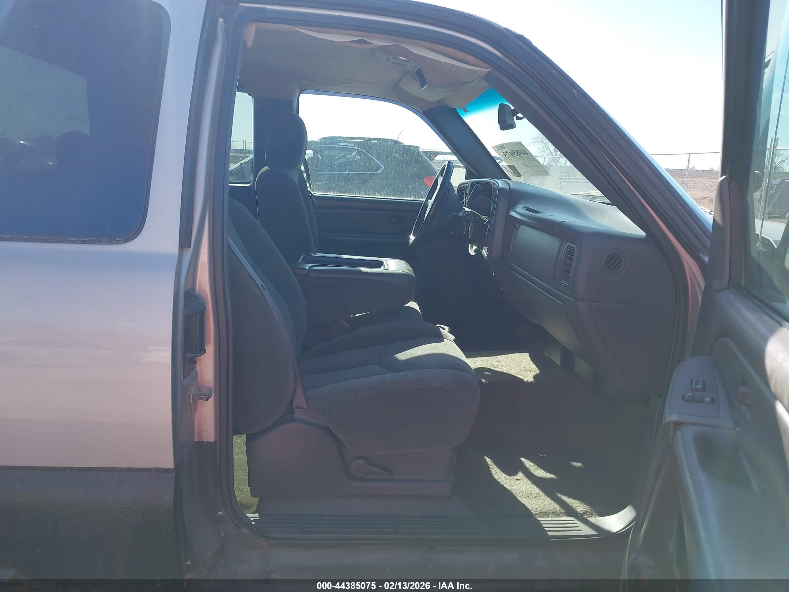 CHEVROLET SILVERADO image 5
