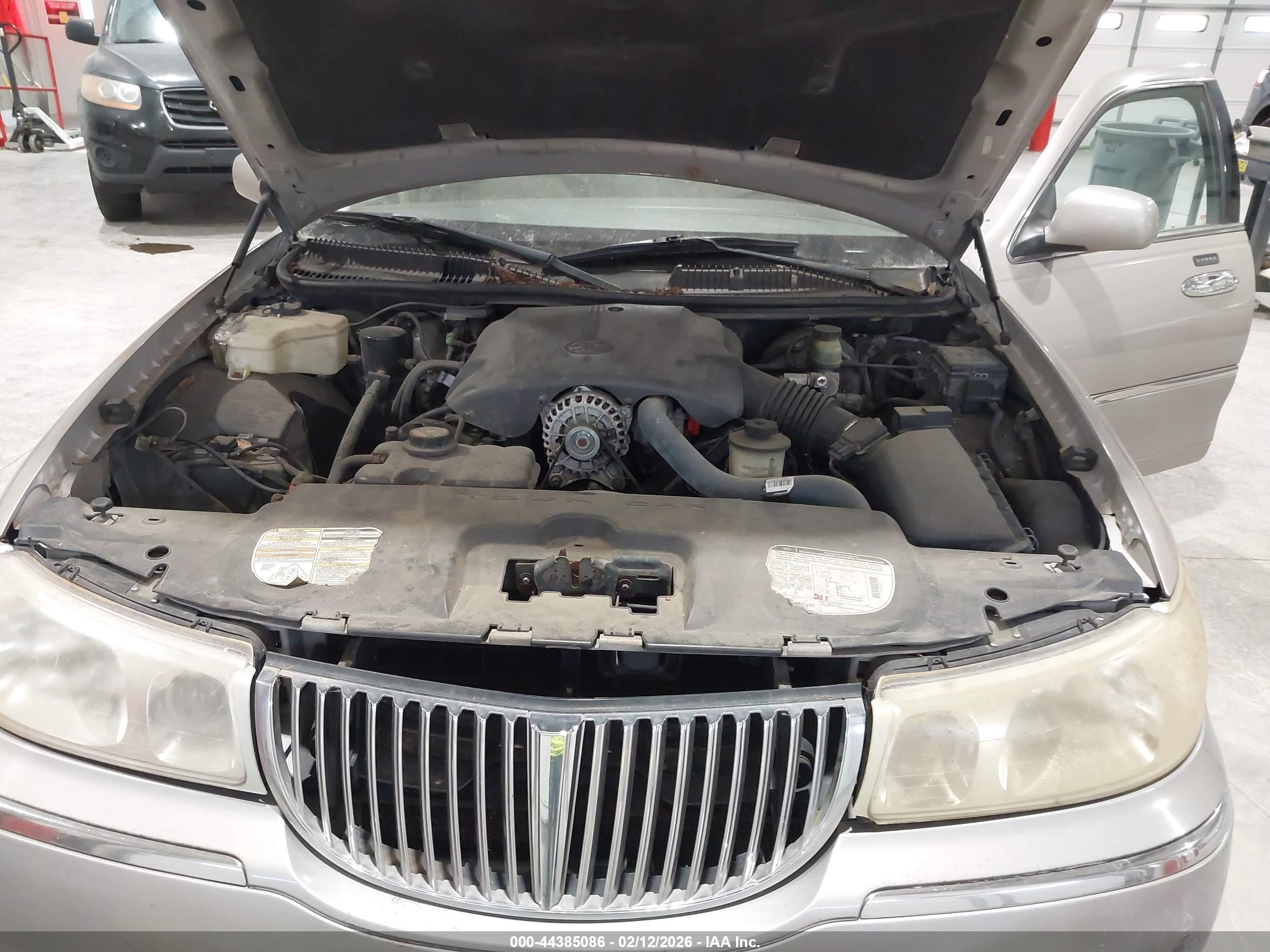LINCOLN TOWN image 10