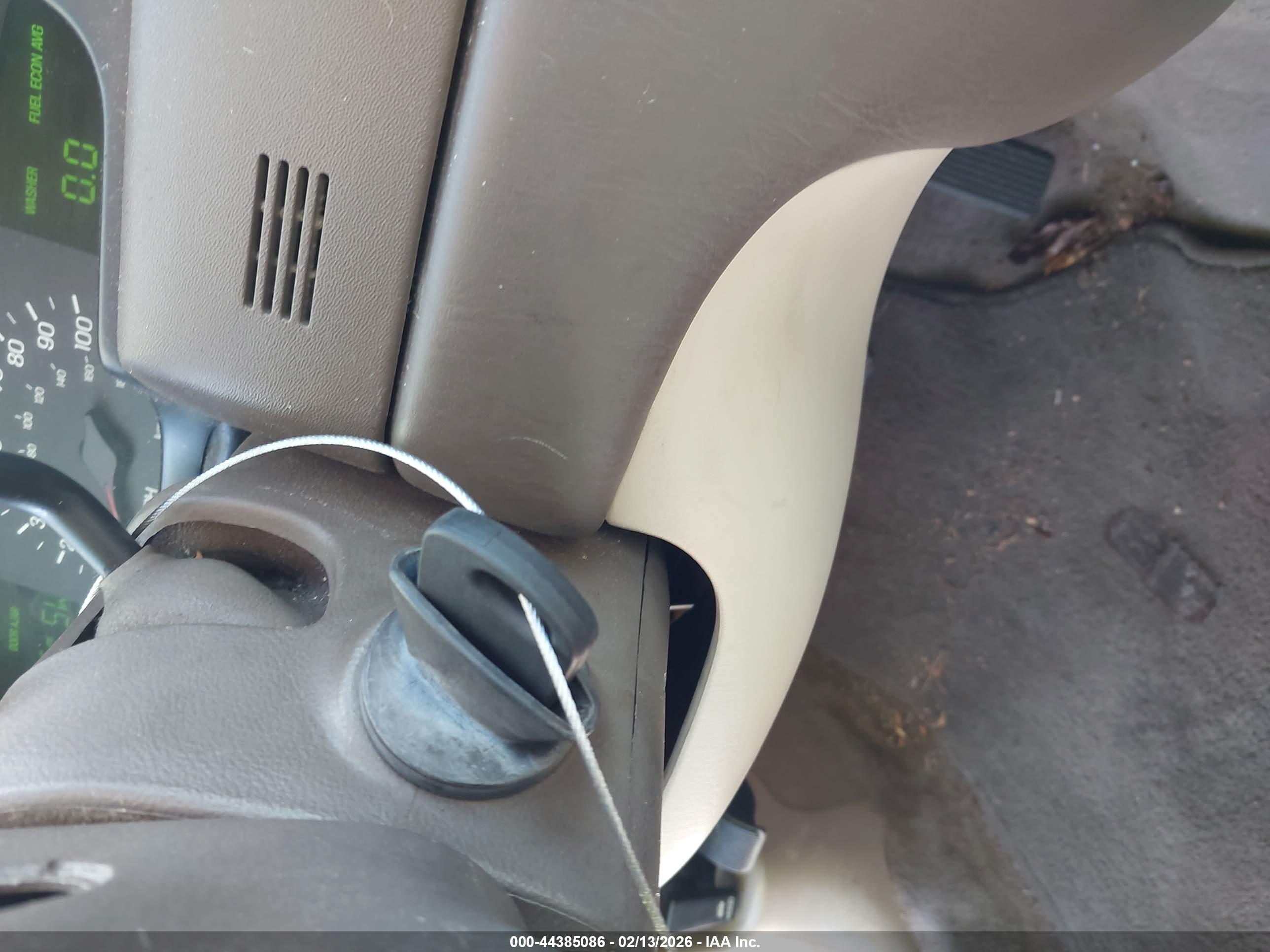 LINCOLN TOWN image 11