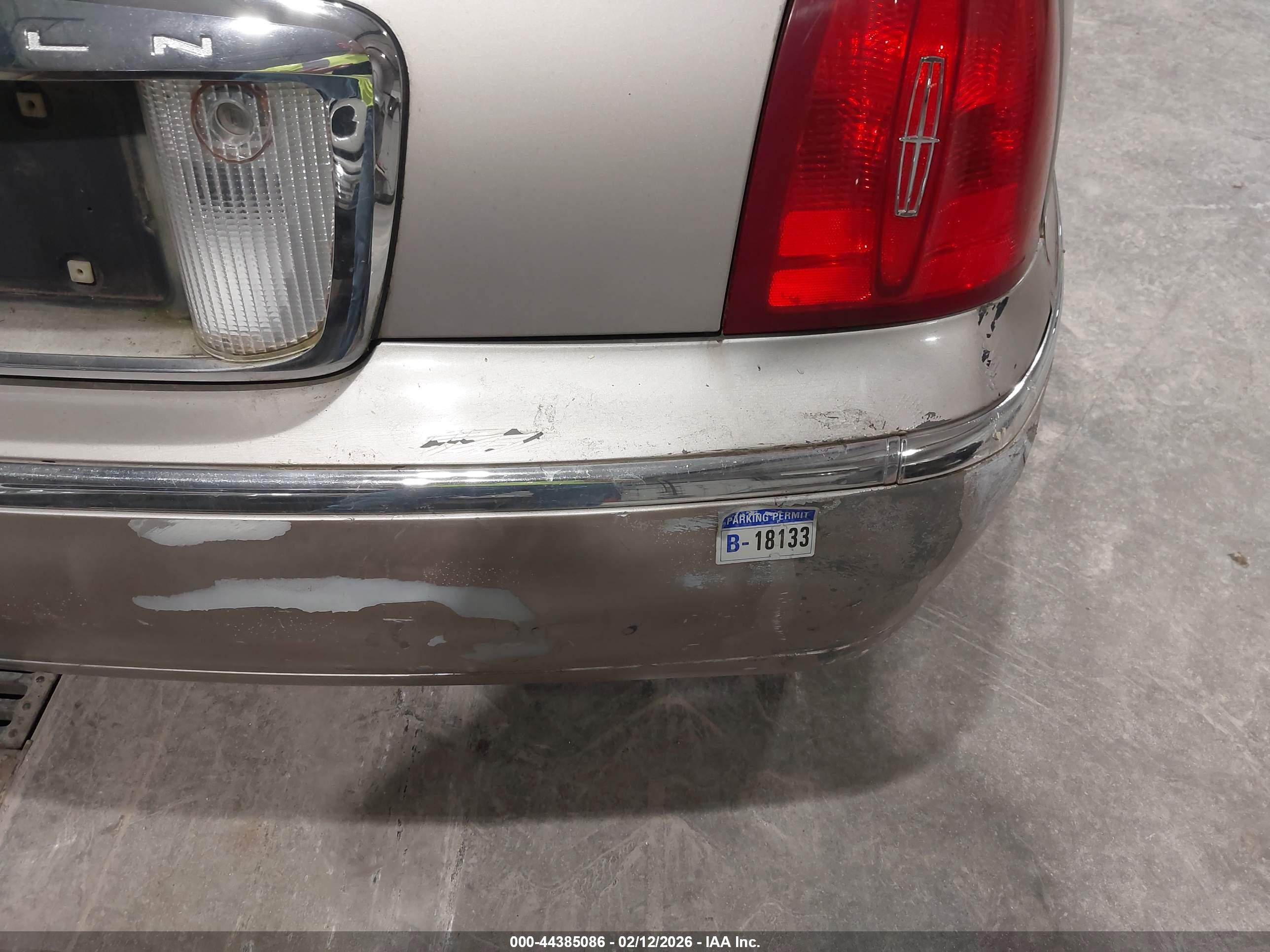 LINCOLN TOWN image 6