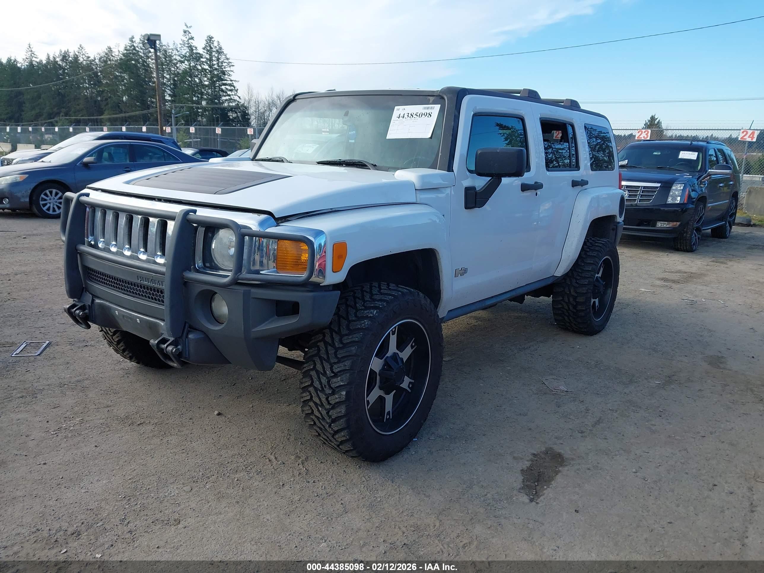 HUMMER H3 image 2
