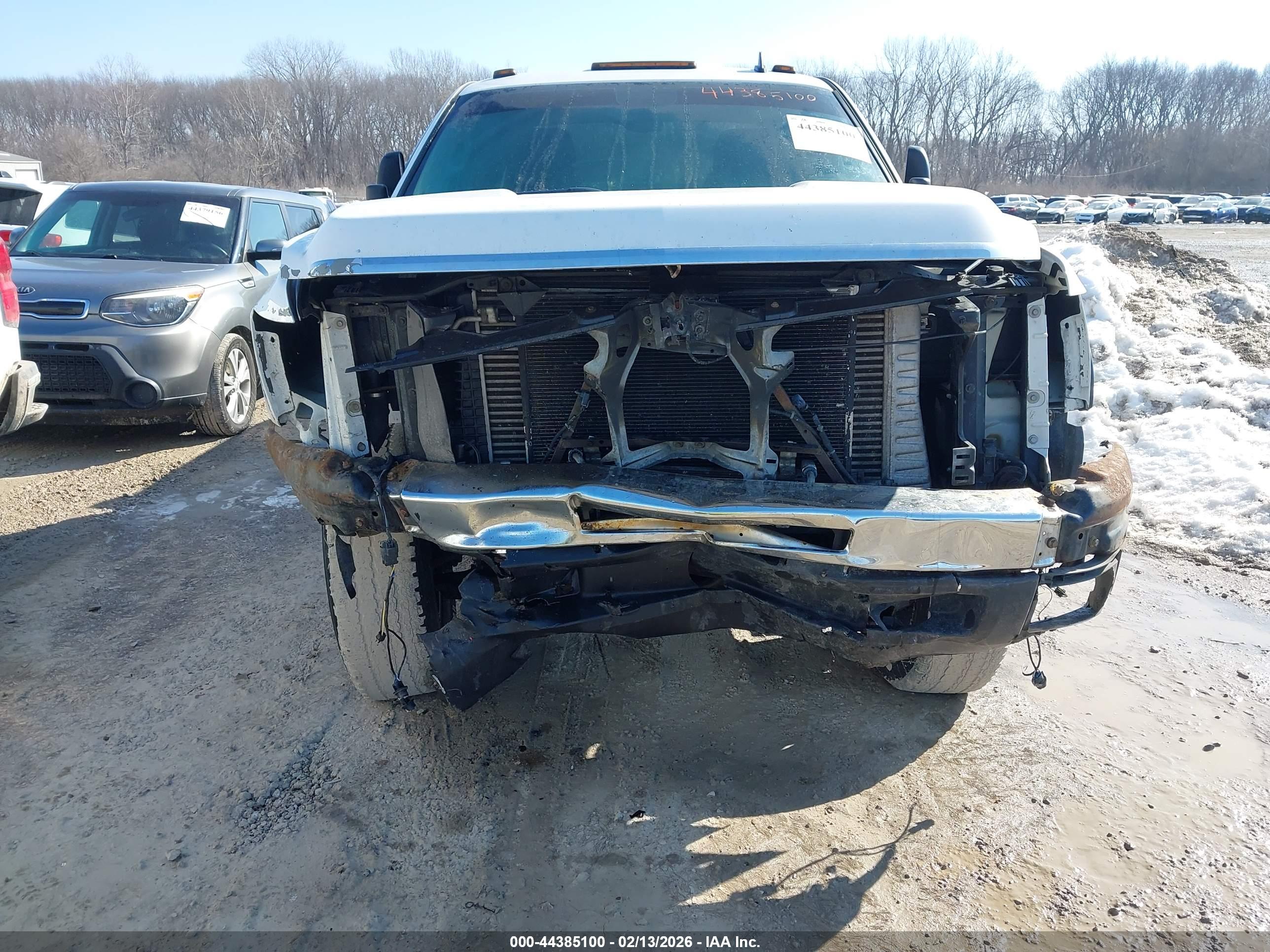 CHEVROLET SILVERADO image 6