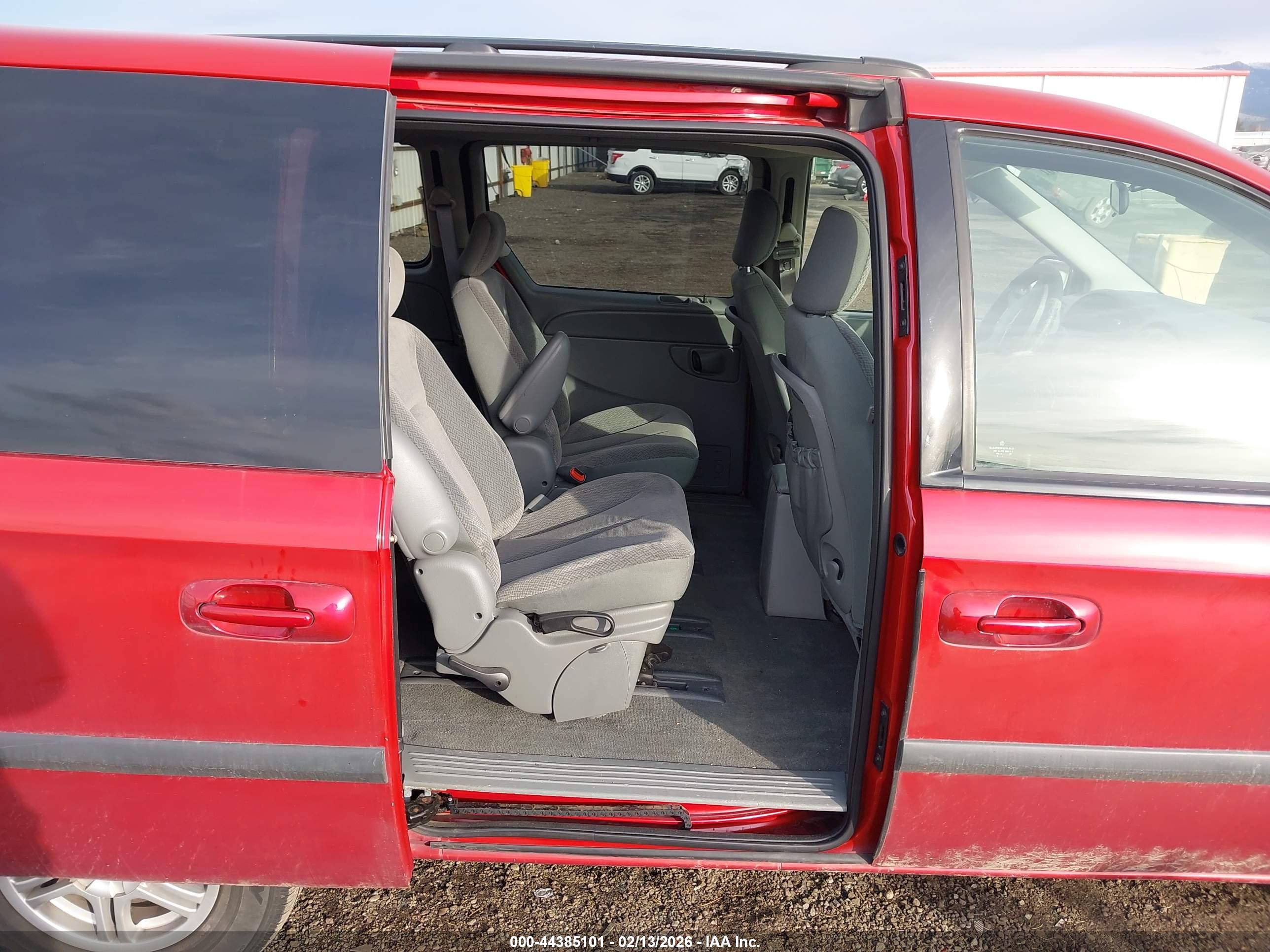 CHRYSLER TOWN image 8