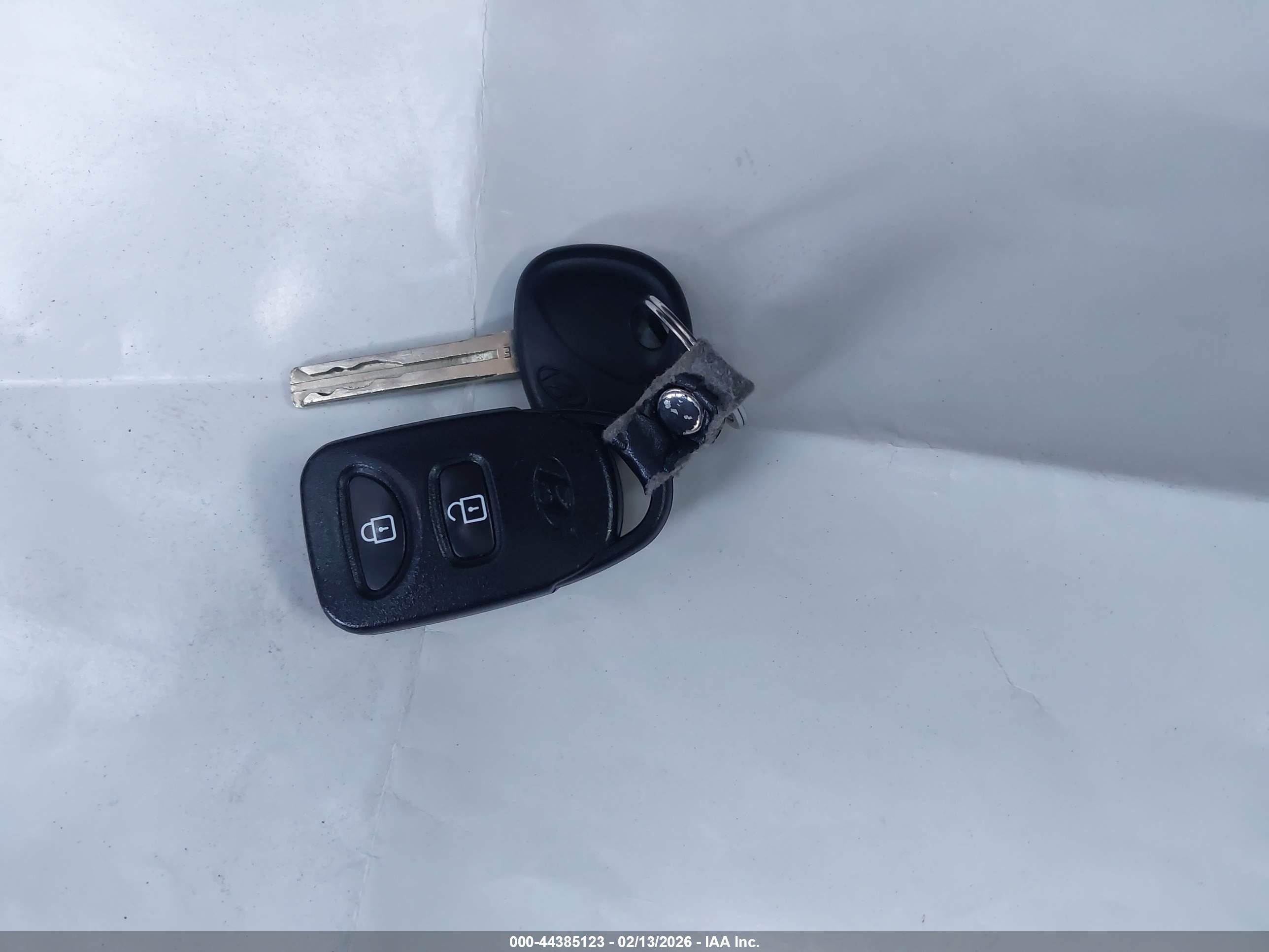 HYUNDAI TUCSON image 11