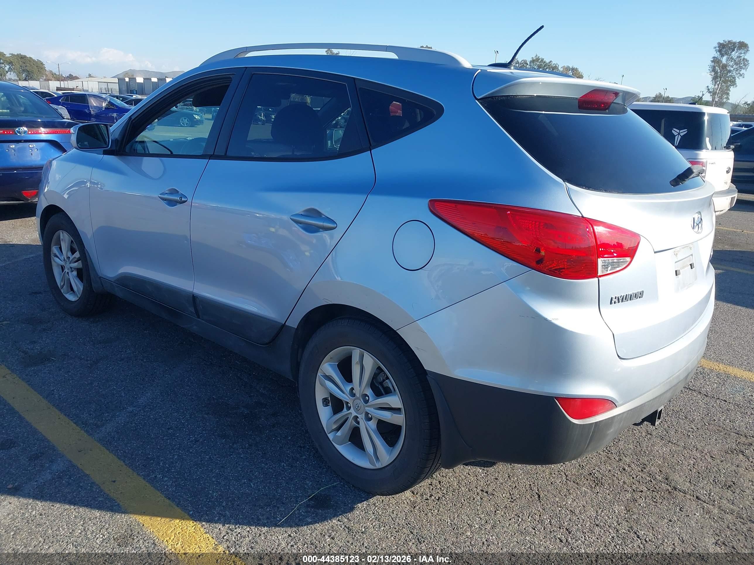 HYUNDAI TUCSON image 3