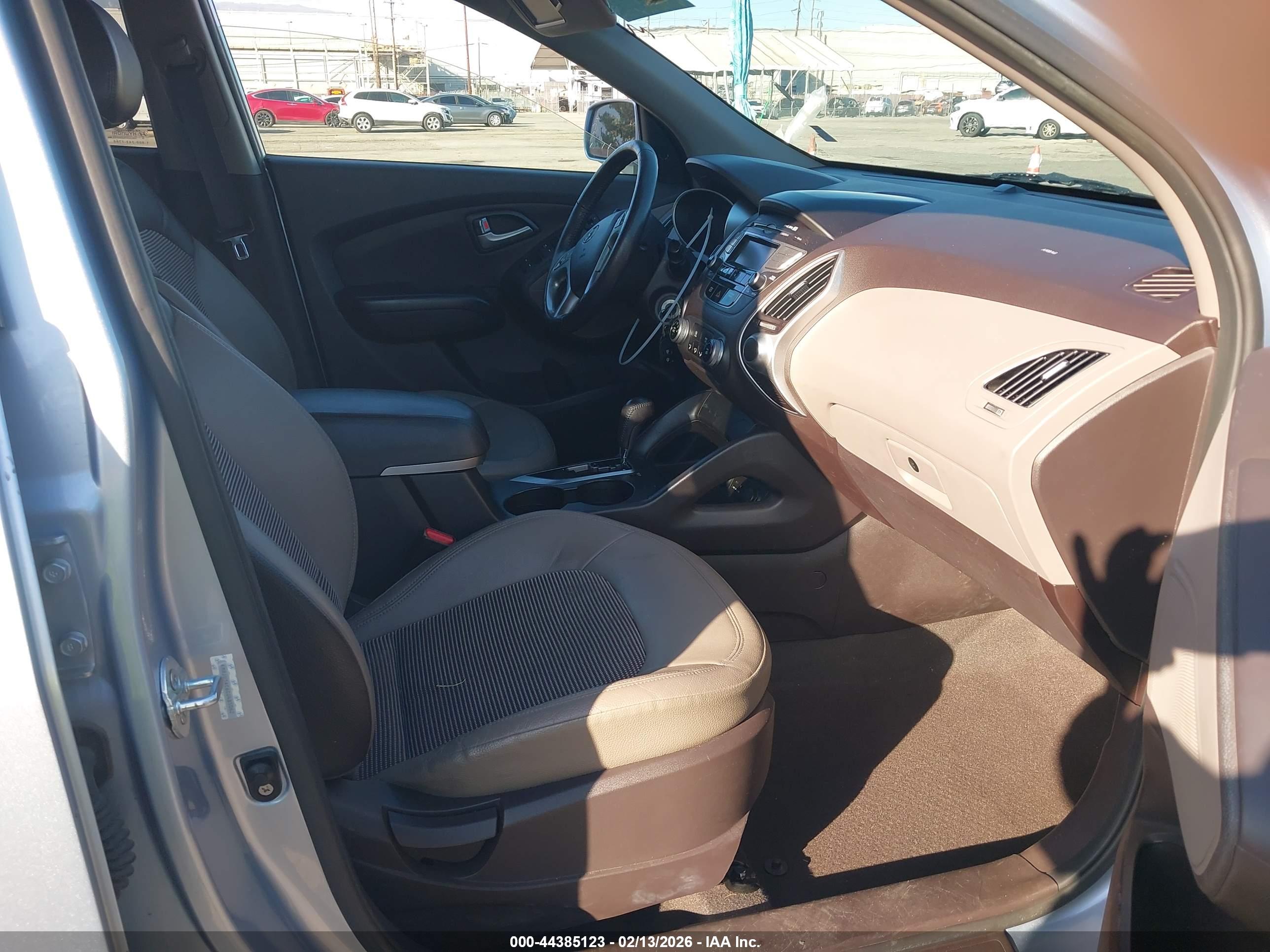 HYUNDAI TUCSON image 5
