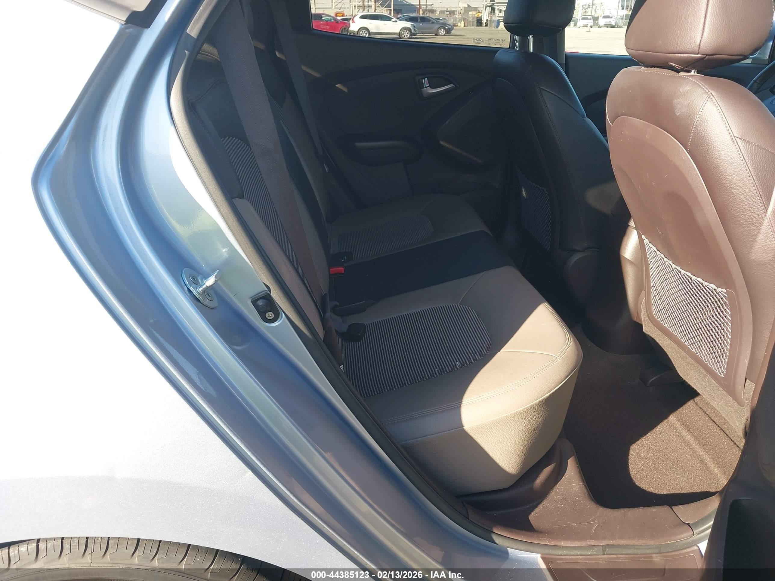 HYUNDAI TUCSON image 8