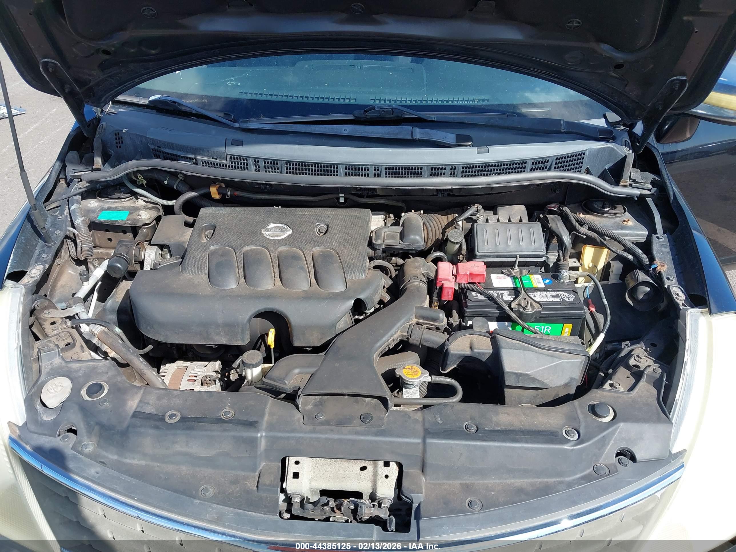 NISSAN VERSA image 10