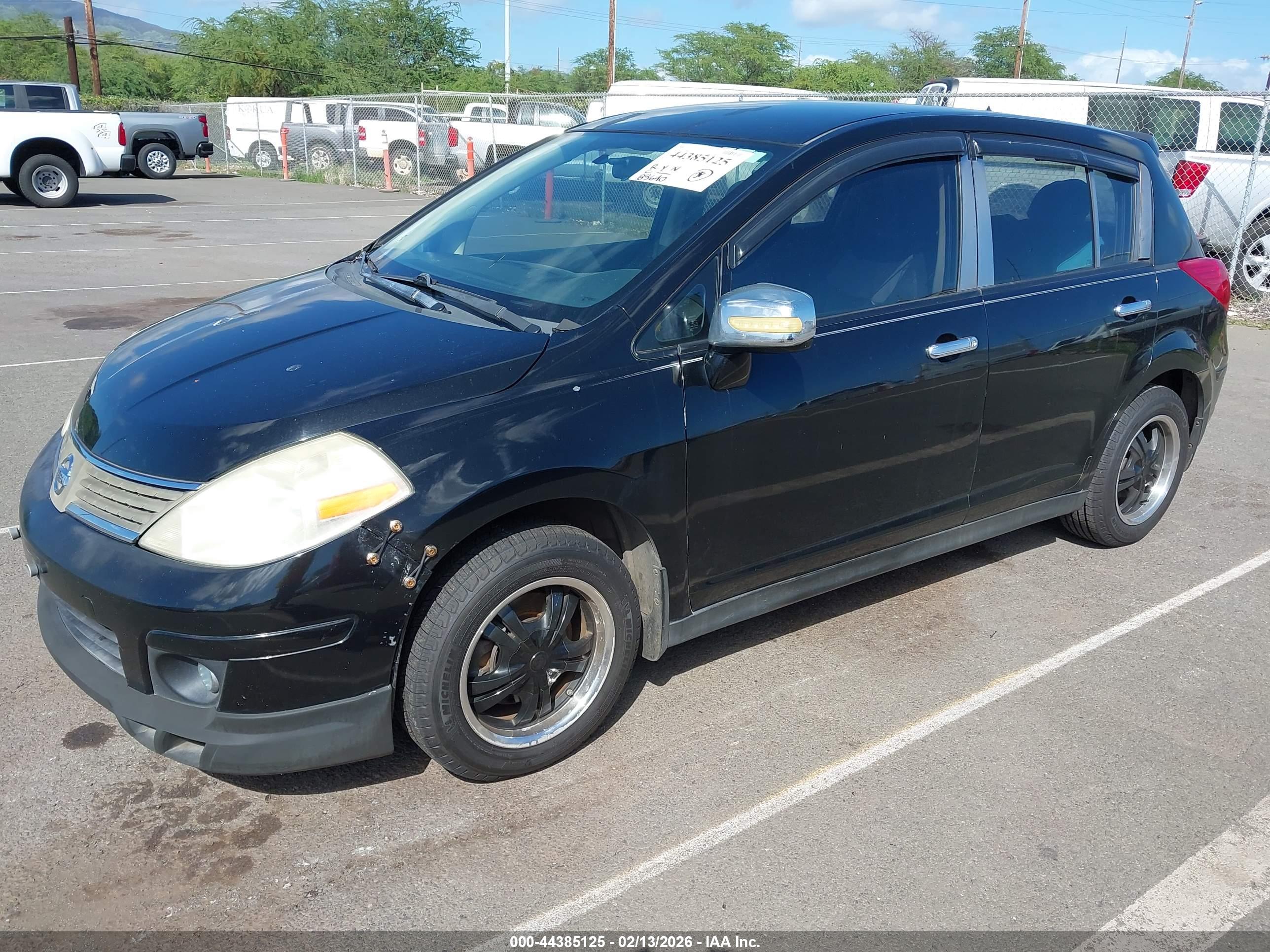 NISSAN VERSA image 2