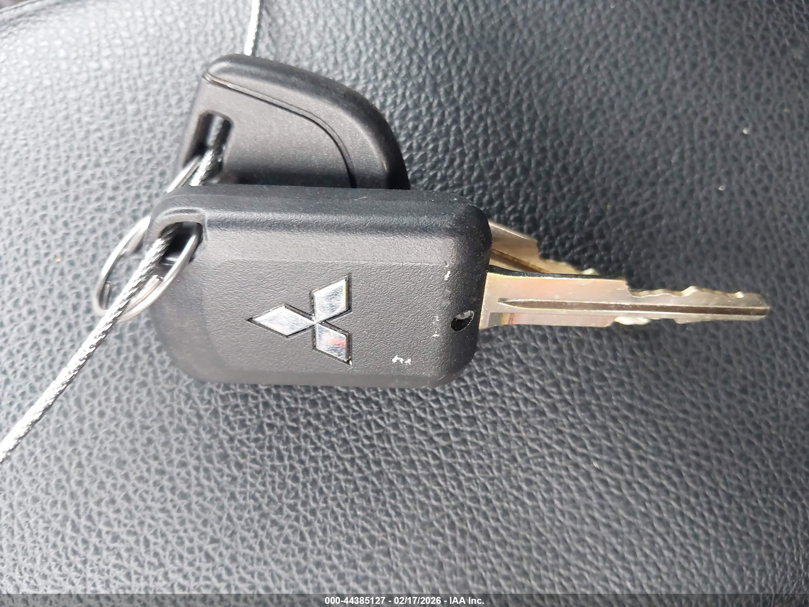 MITSUBISHI OUTLANDER image 11