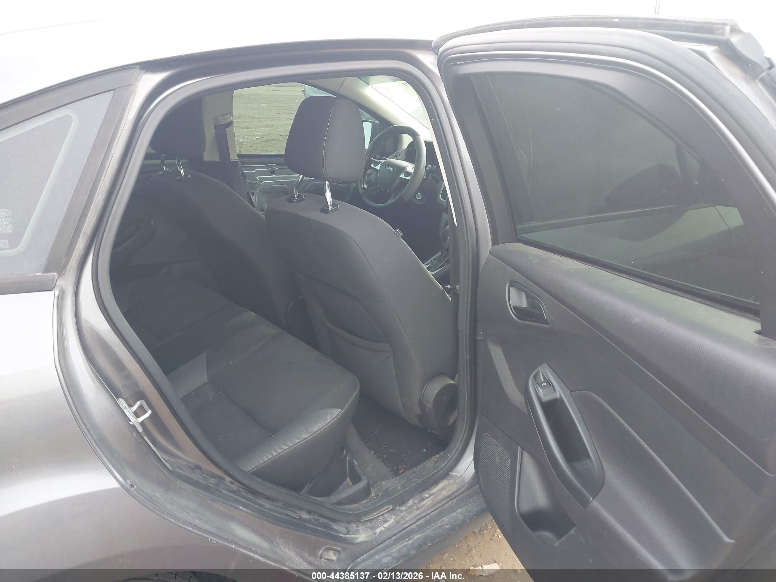 FORD FOCUS image 8