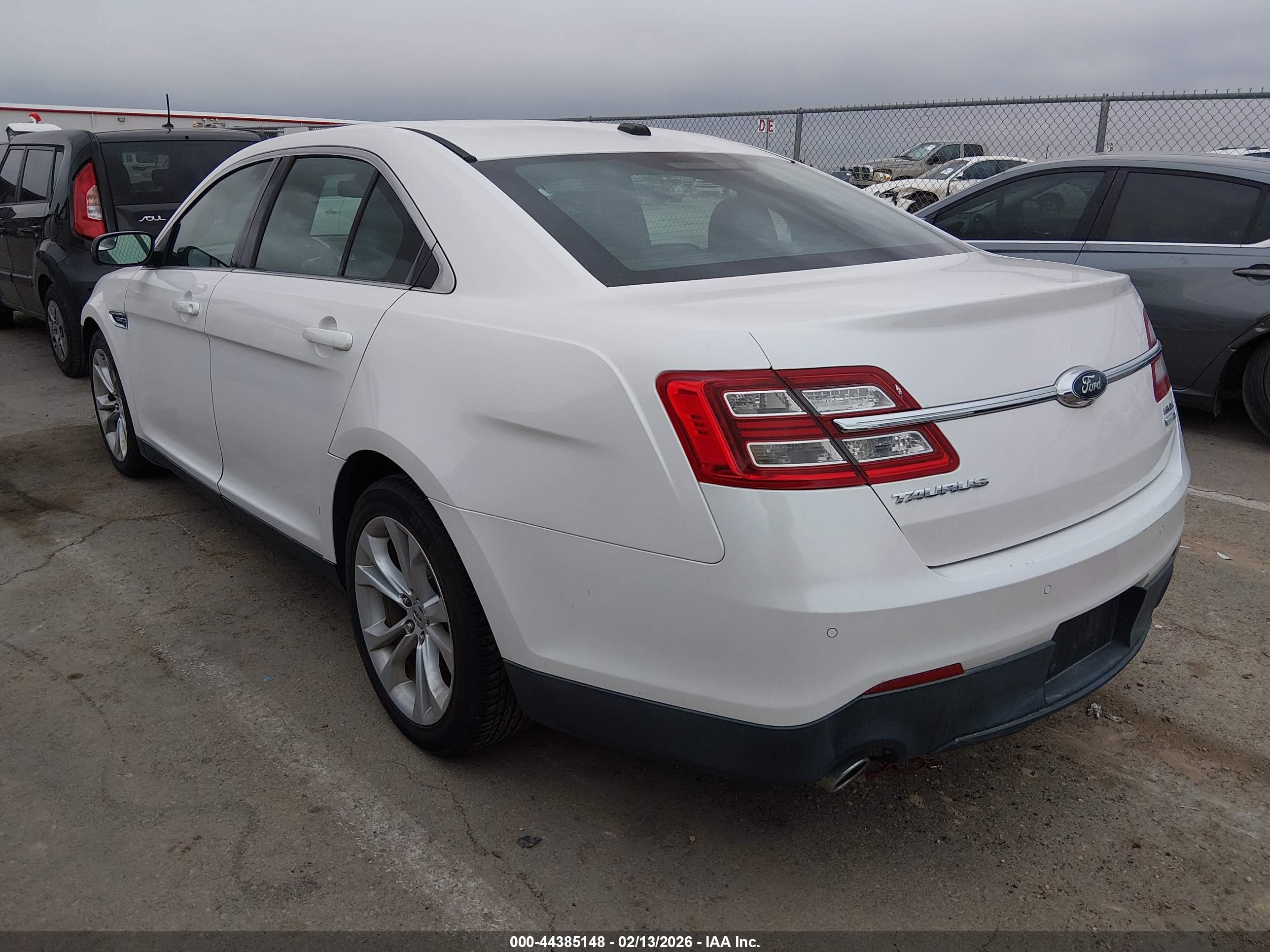 FORD TAURUS image 3