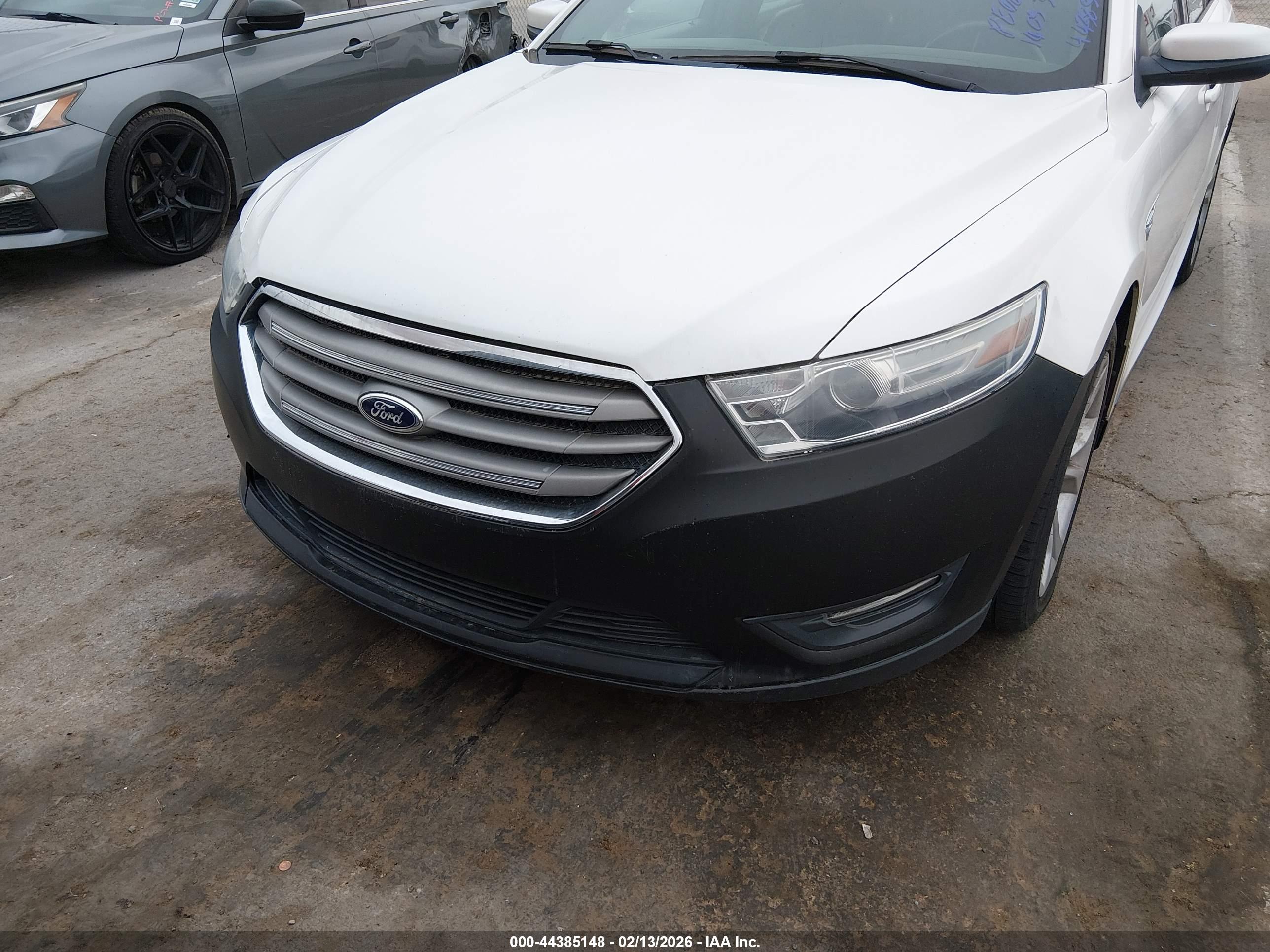 FORD TAURUS image 6