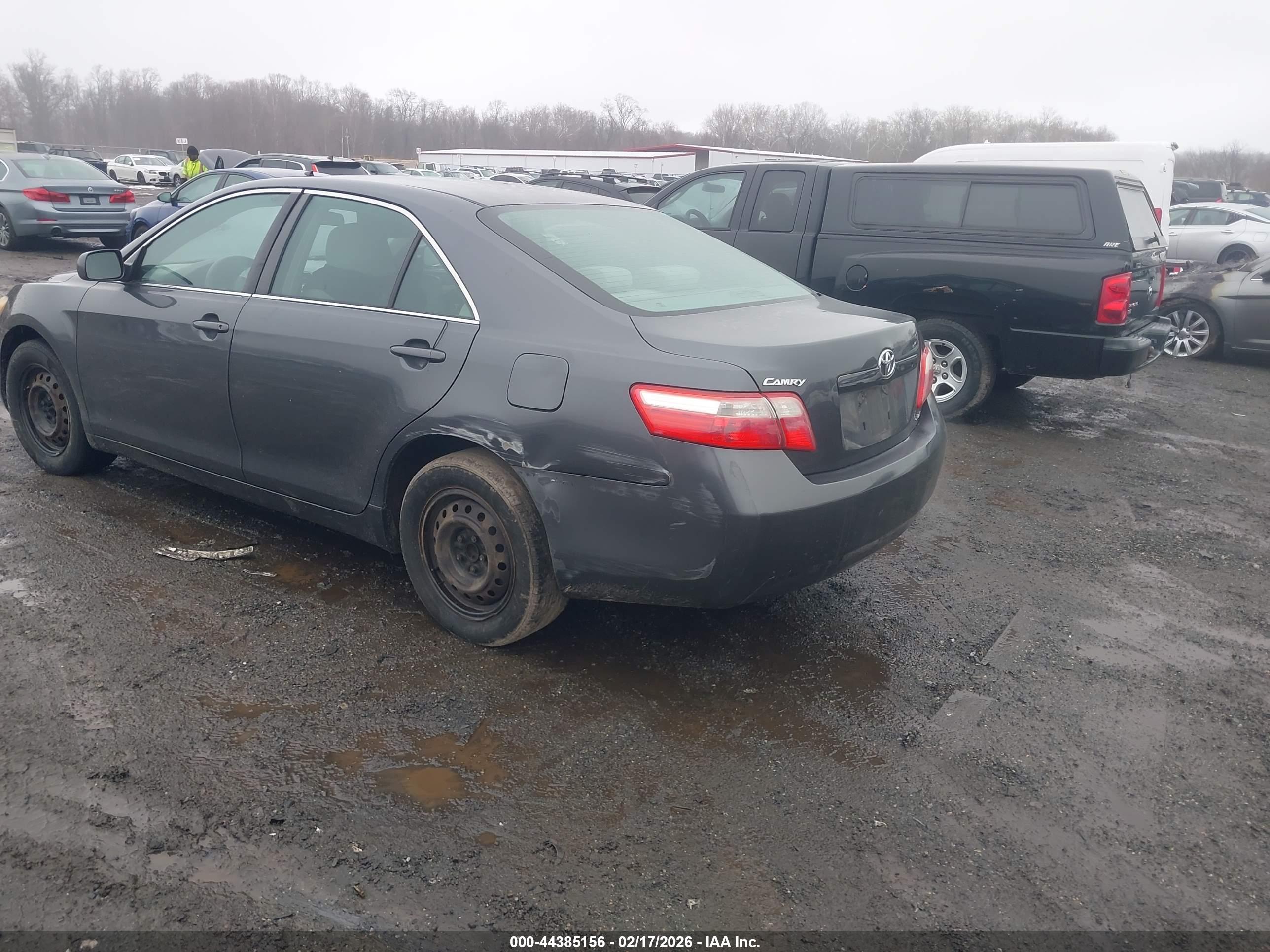 TOYOTA CAMRY image 3