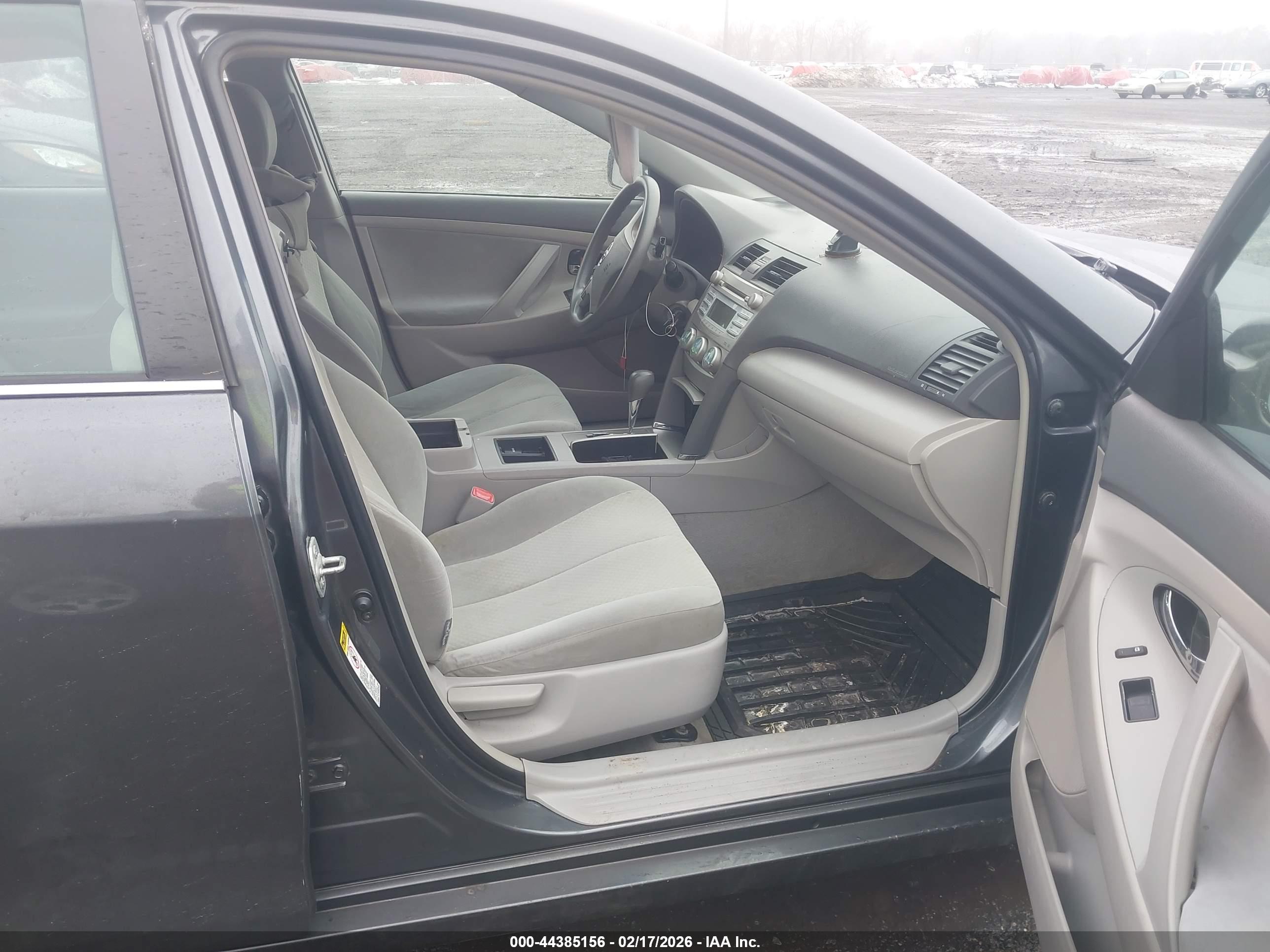 TOYOTA CAMRY image 5