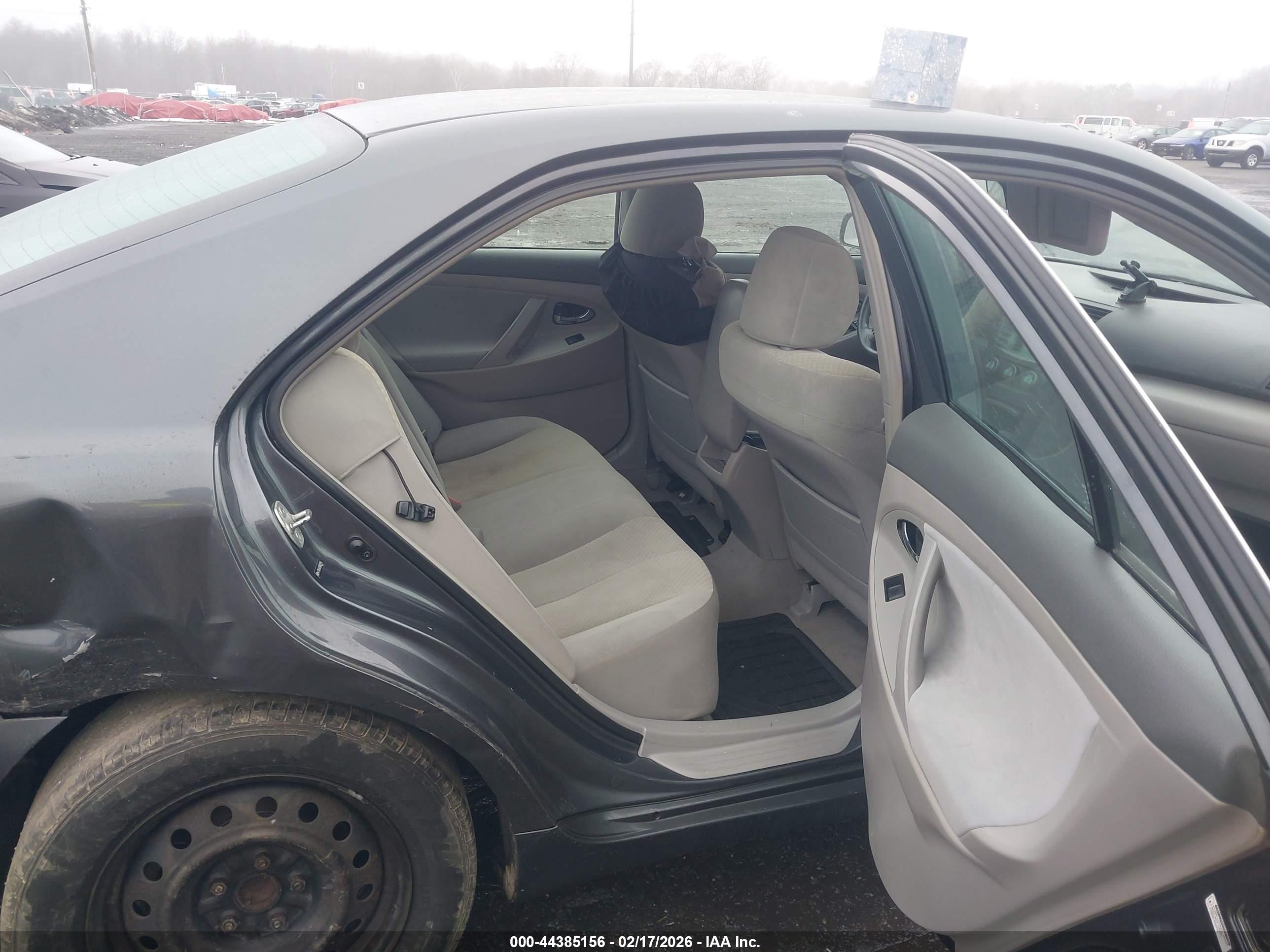 TOYOTA CAMRY image 8
