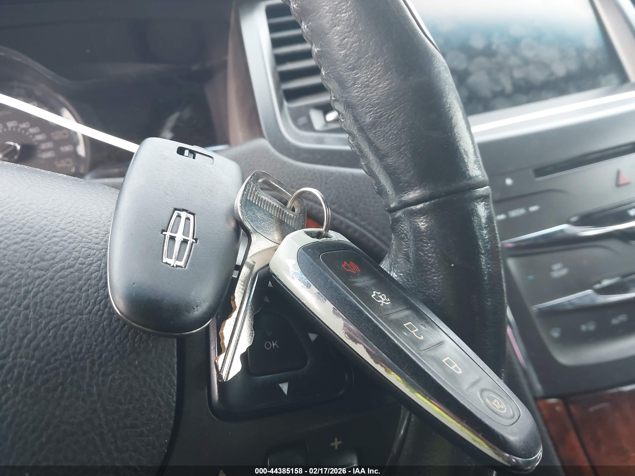 LINCOLN MKS image 11
